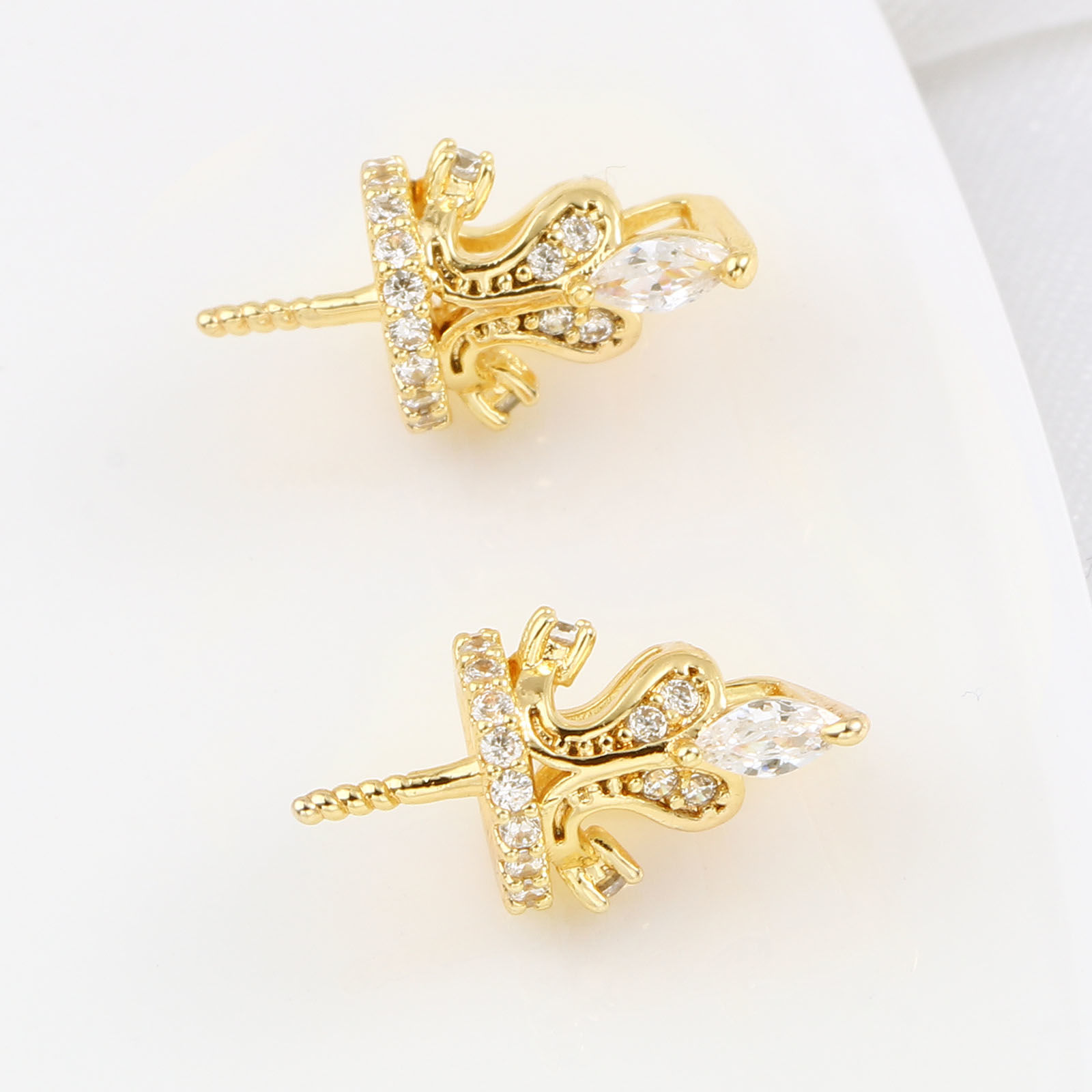 Immagine di Ottone Micro Intarsio Connettore Ciondolo Perla Bail Pin Cap 18K Vero Oro Placcato Corona Spessore dell'ago: 0.9mm, Trasparente Strass 15mm x 8mm, 1 Pz
