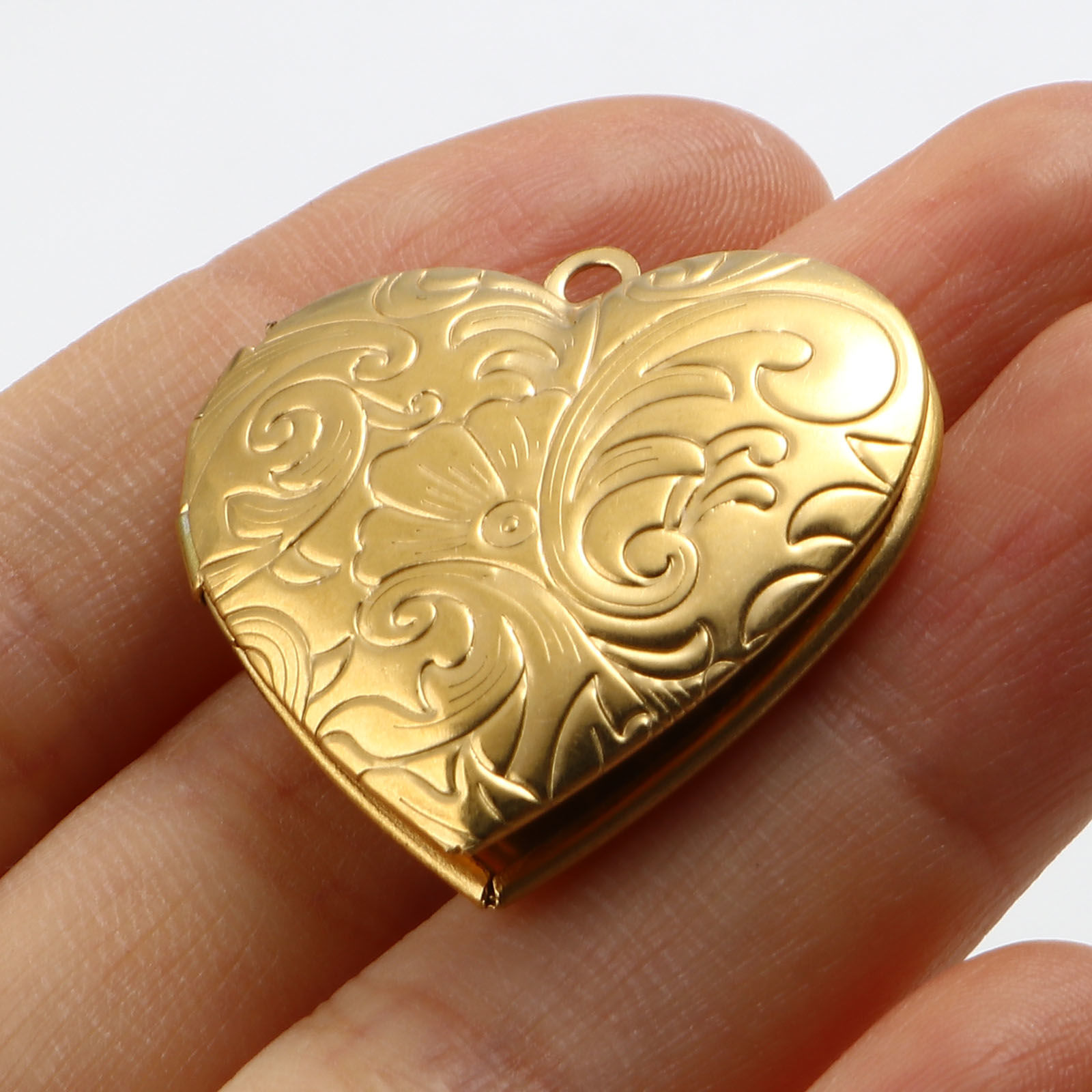 Picture of 1 Piece Eco-friendly PVD Vacuum Plating 304 Stainless Steel Picture Photo Frame Locket Charms Gold Plated Heart Carved Pattern Can Open (Fits 21mmx17mm) 29mm x 29mm