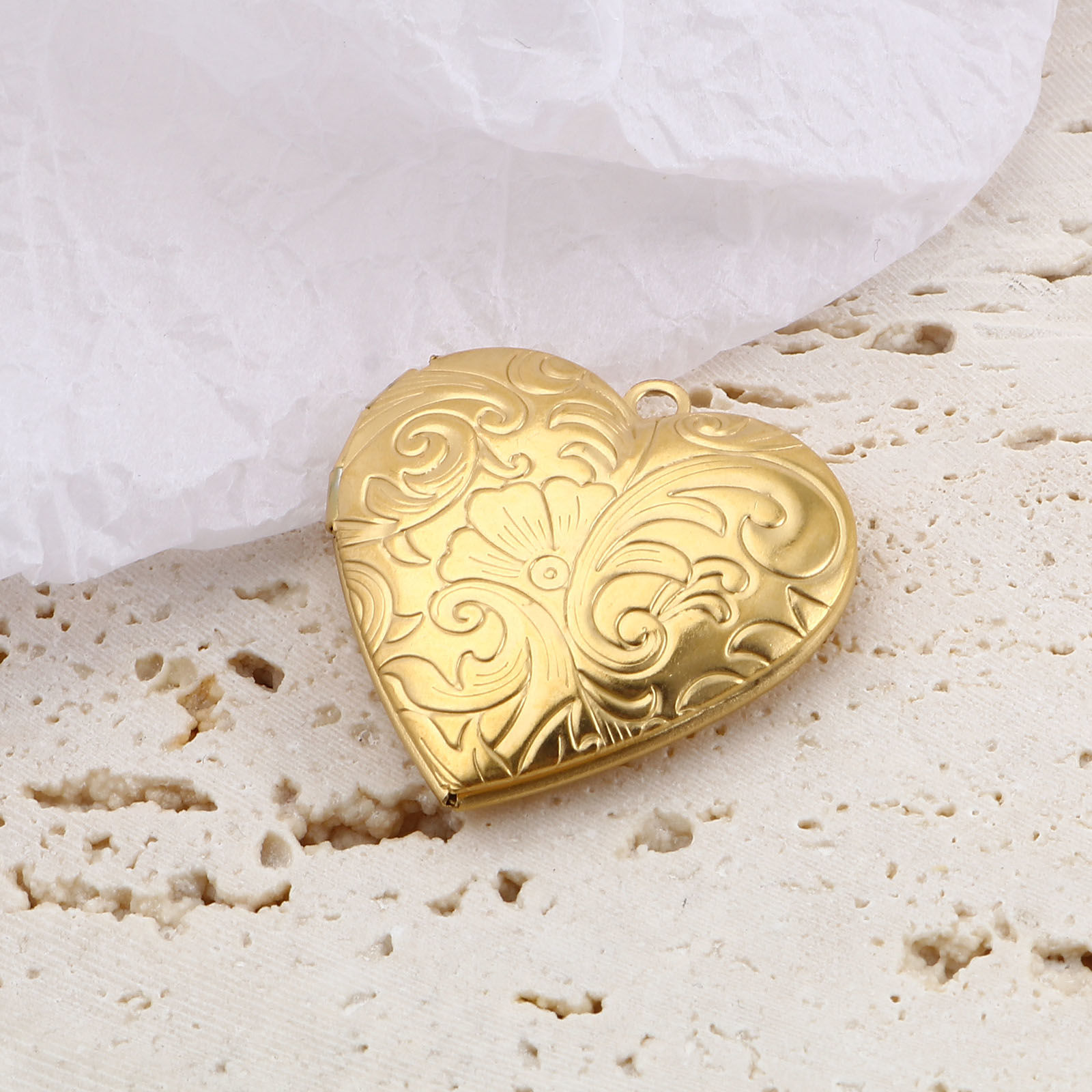Picture of 1 Piece Eco-friendly PVD Vacuum Plating 304 Stainless Steel Picture Photo Frame Locket Charms Gold Plated Heart Carved Pattern Can Open (Fits 21mmx17mm) 29mm x 29mm
