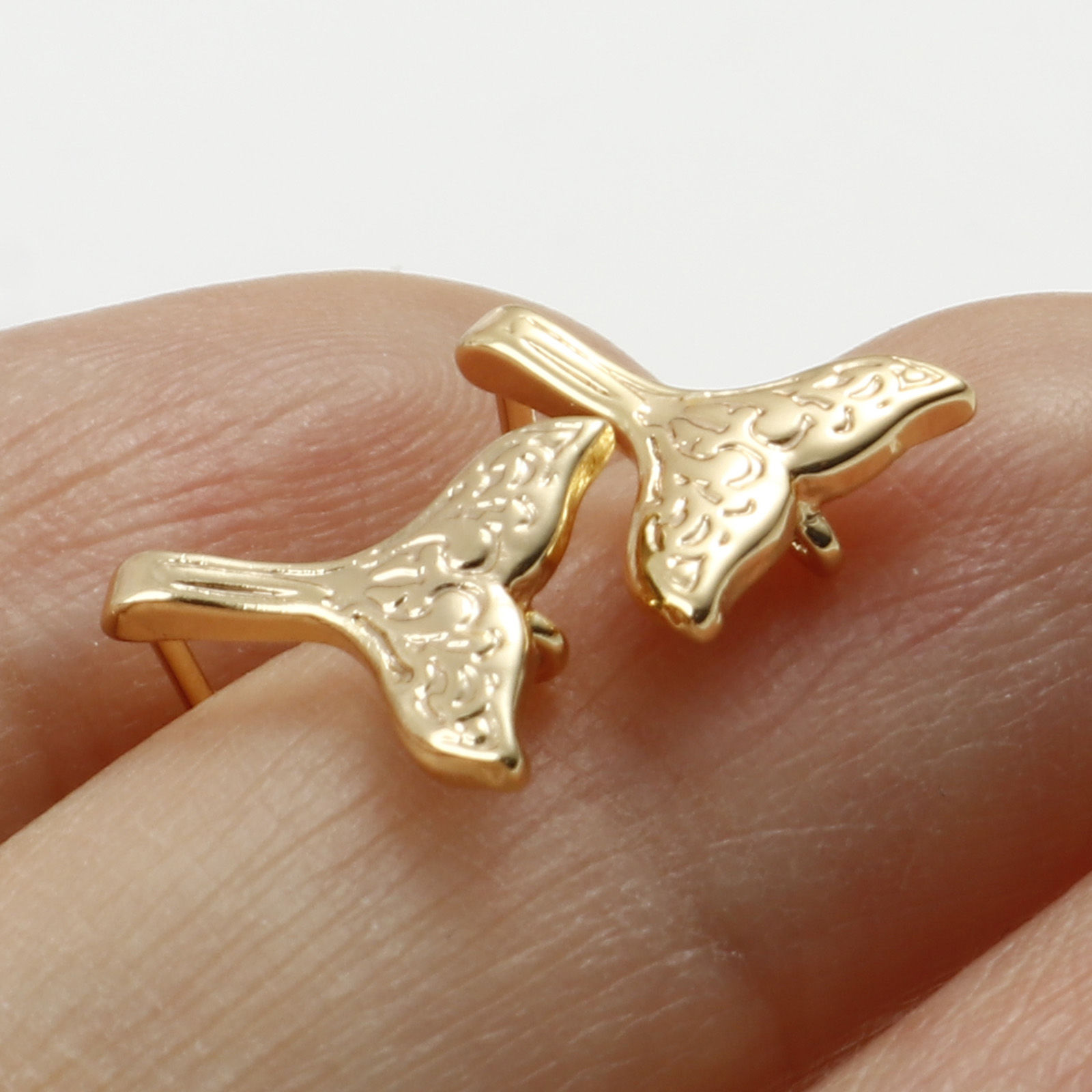 Bild von Messing Ohrringzubehör Echtgold plattiert Walflosse Message " M/Öse " 11mm x 9mm, Drahtstärke: (21 gauge), 4 Stück