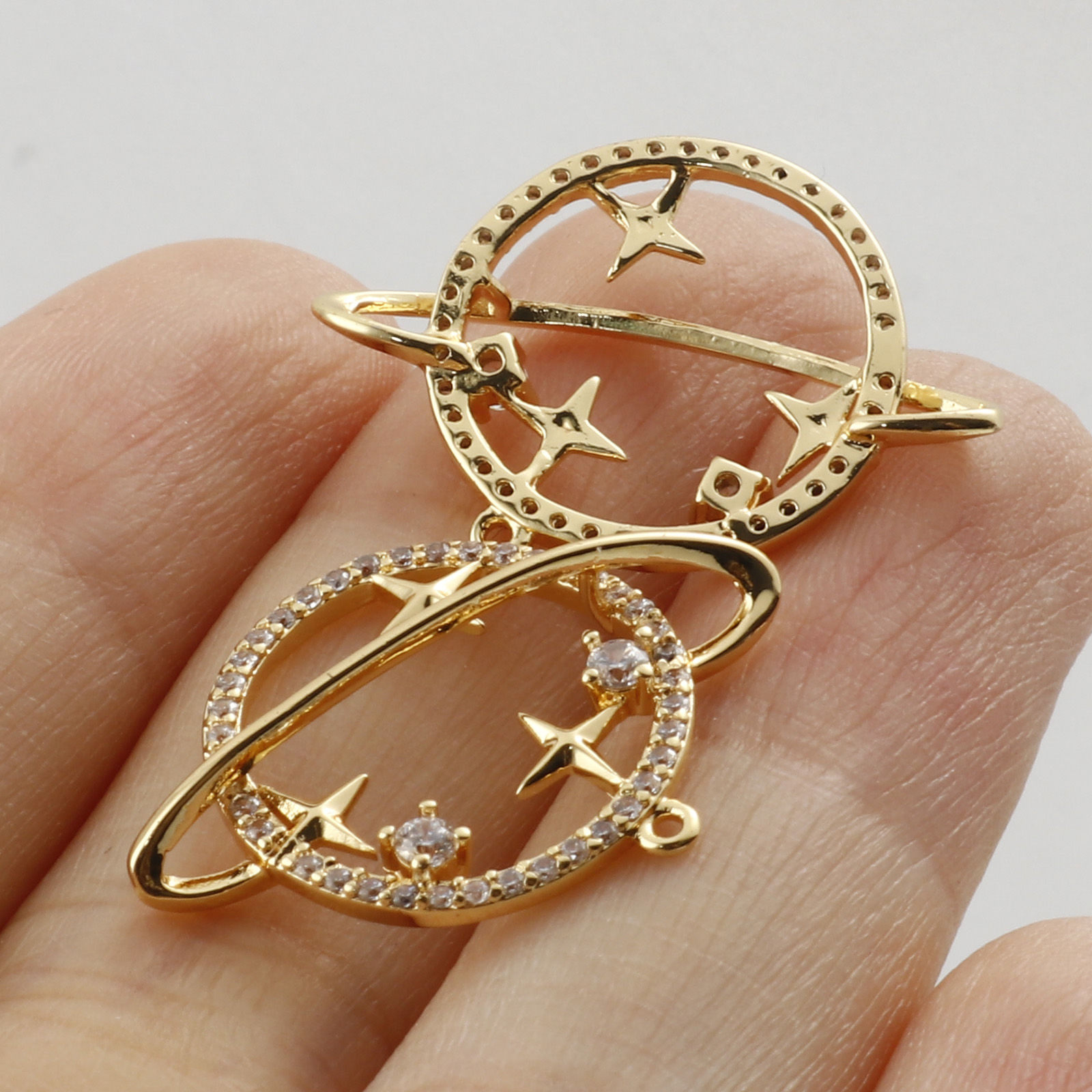 Image de Breloques Micro Pave en Laiton Etoile Plaqué Or Véritable Univers Planète à Zircone Cubique Clair 22mm x 18mm, 1 Pièce