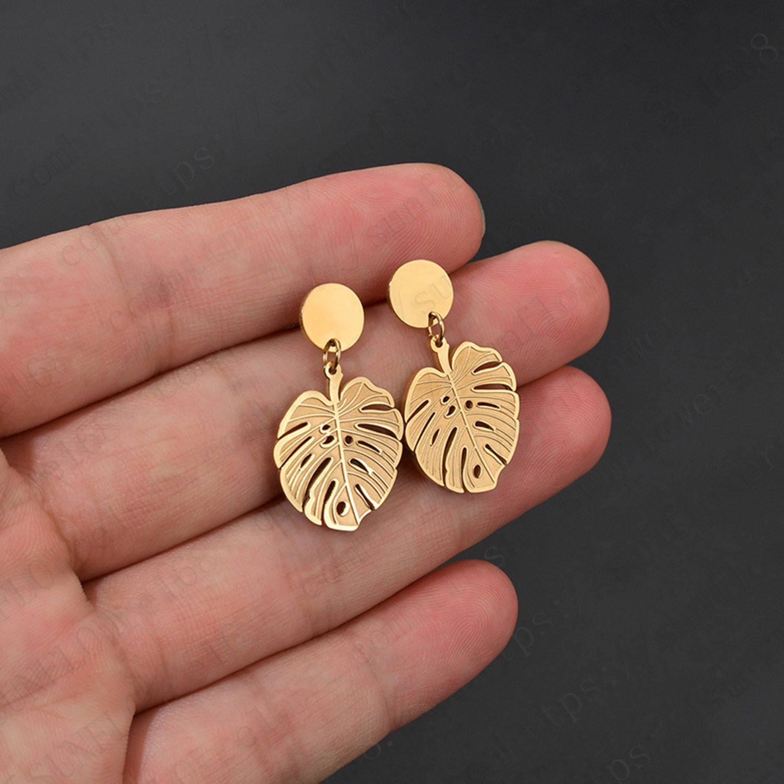 Image de Boucles d'Oreilles Puces en 304 Acier Inoxydable Élégant Plaqué Or 18K Feuille de Monstère Creux 28mm x 16mm , Epaisseur de Fil: (20 gauge), 1 Paire
