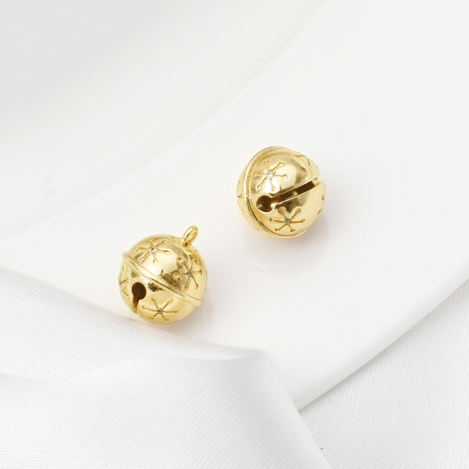 Immagine di Ottone Natale Charms Campana Vero Oro Placcato Fiocco di Neve 3D Trasparente Cubic Zirconiae 12mm x 11mm, 1 Pz