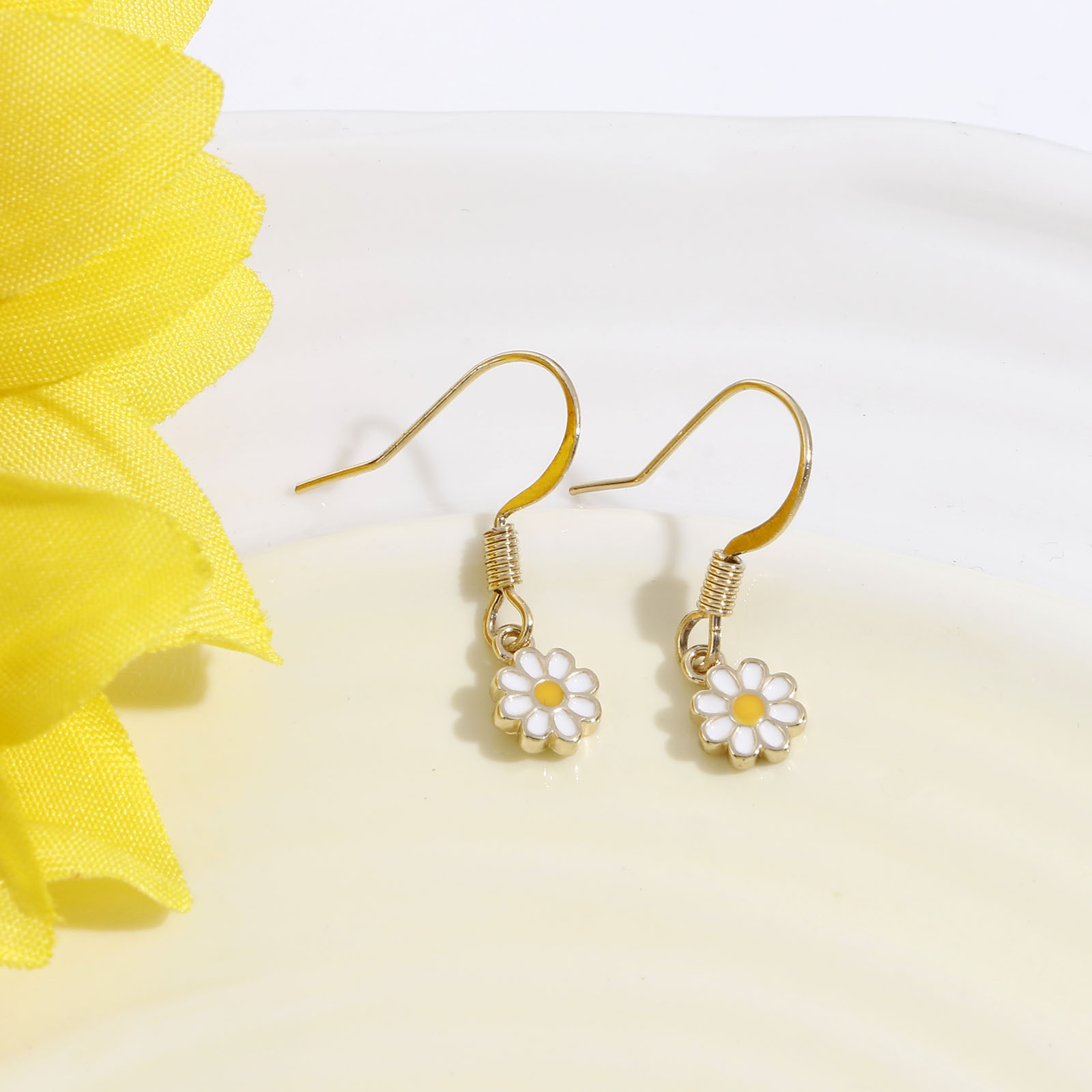 Picture of Brass Charms 14K Real Gold Plated White & Yellow Daisy Flower Enamel 8mm x 6mm, 2 PCs