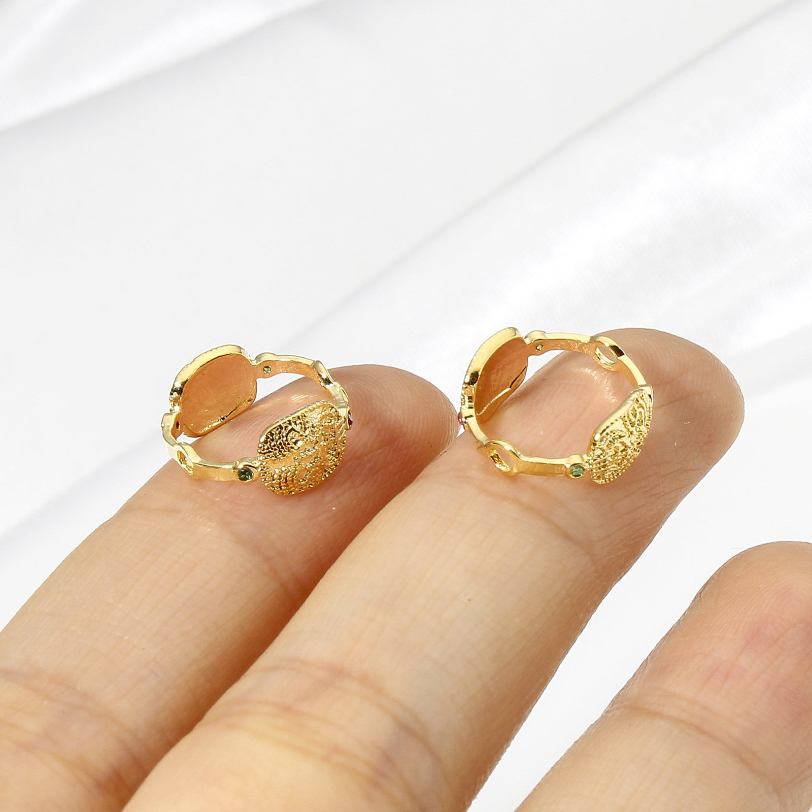 Bild von 2 Stück Messing Perlen Rahmen Geschnitzte Muster 18K Echtgold plattiert (Passt 8mm Perle) 12mm Durchmesser