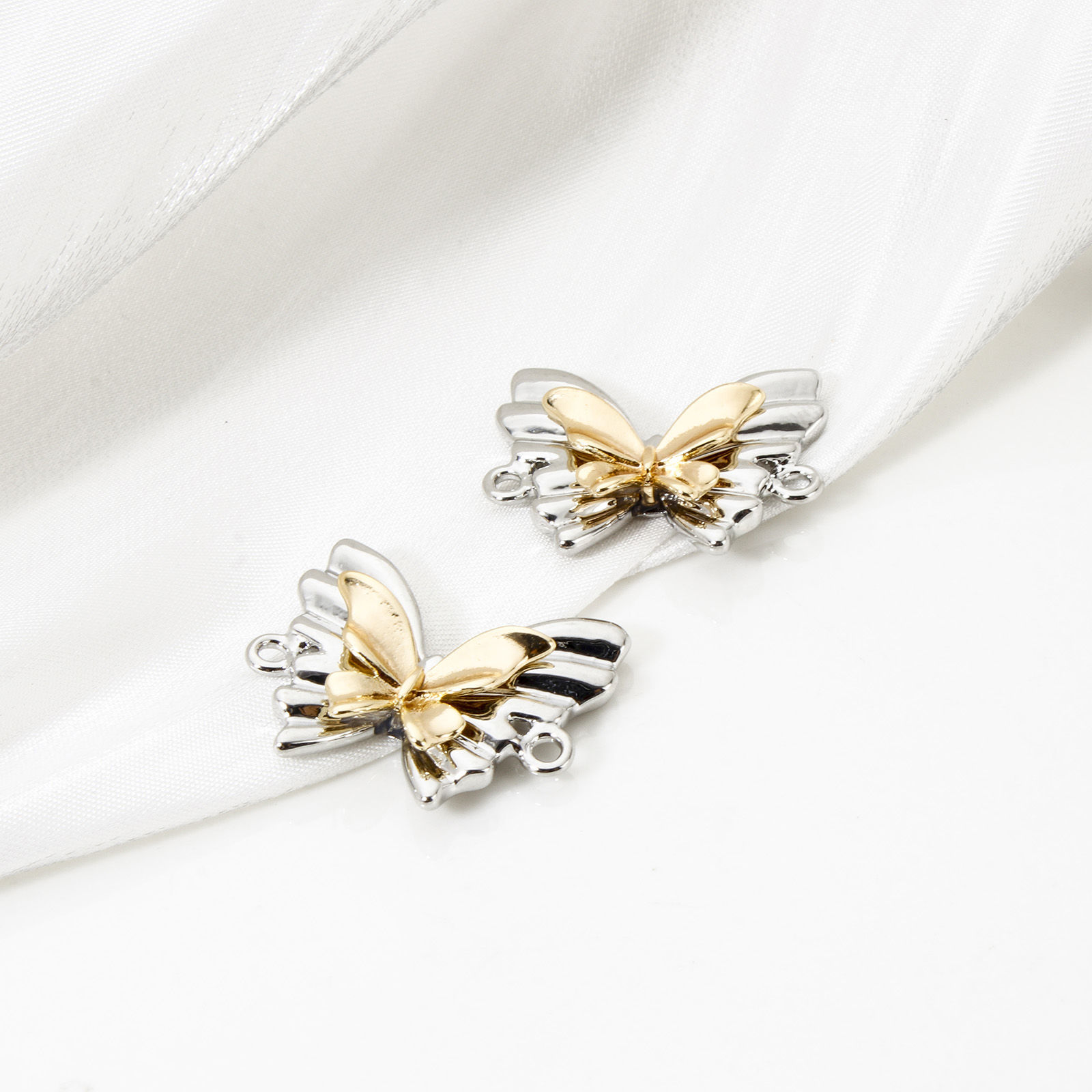 Immagine di 2 Pz Ecologico Ottone Insetto Pendenti Charms Connettori 18K Vero Oro Placcato & Vero Platino Placcato Doppio Colore Farfalla 20.5mm x 17mm