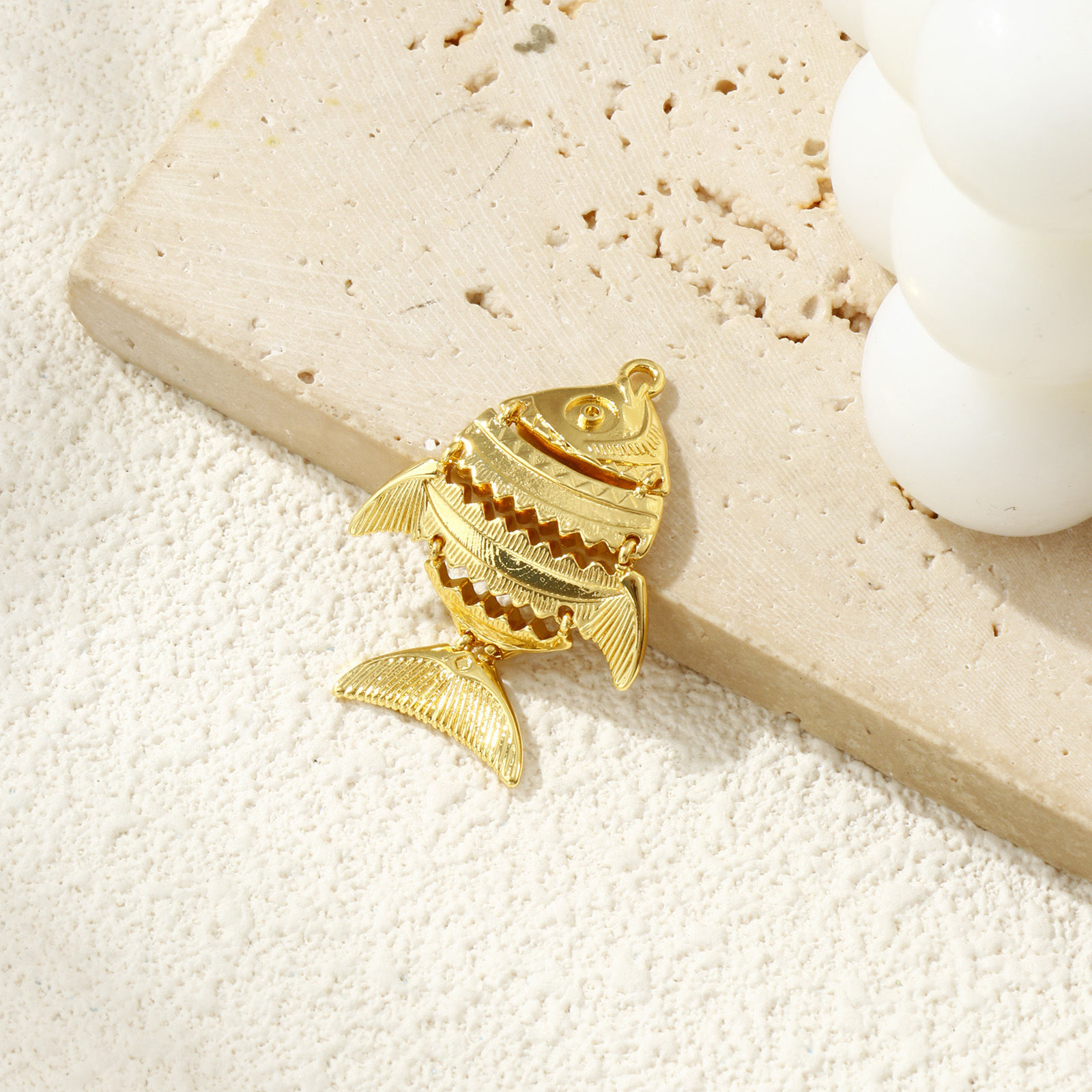 Imagen de 1 Unidad Respetuoso del Medio Ambiente Latón Joyería del océano Colgantes 18K Oro Real Chapado Pez Raya Movible 3.7cm x 2.4cm