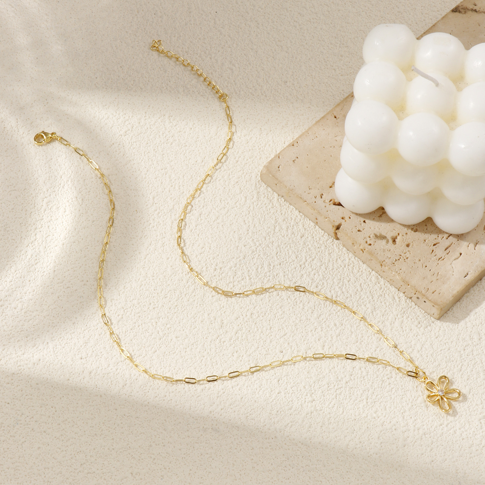 Image de Collier à Breloques Fleur Plaqué Or Véritable 18K en Laiton Pour Femmes, Chaîne de Trombone 45cm + 5cm, à Zircone Cubique Clair Creux, Exquis À la Mode Cadeau, Respectueux de la Nature, 1 Pièce