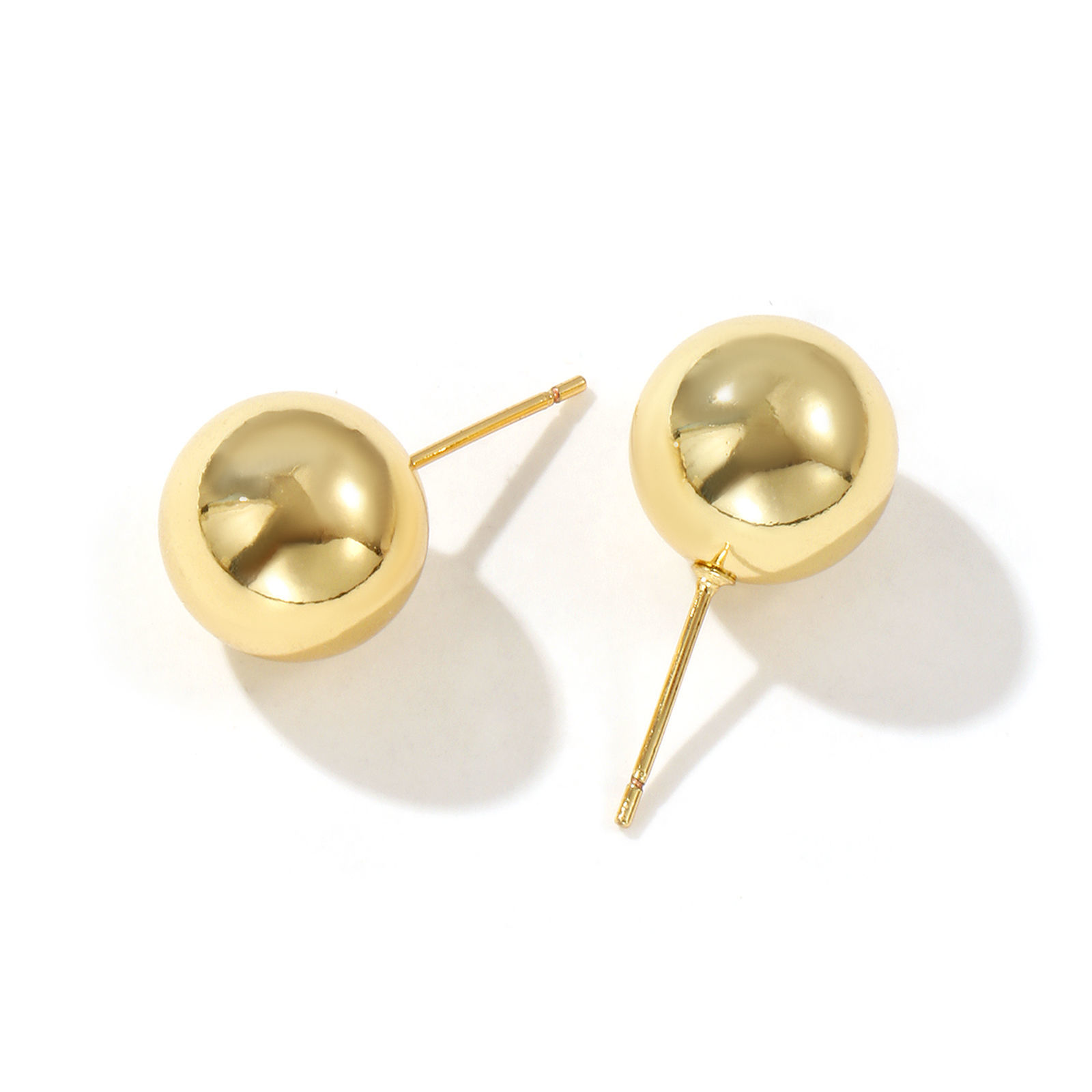 1 ペア エコフレンドリー ミニマリスト 素敵 18Kリアルゴールドメッキ 真鍮 ボール イヤリング 女性のため プレゼント 12mm直径、 ポスト/ワイヤサイズ： 0.8mm（20号）、 の画像
