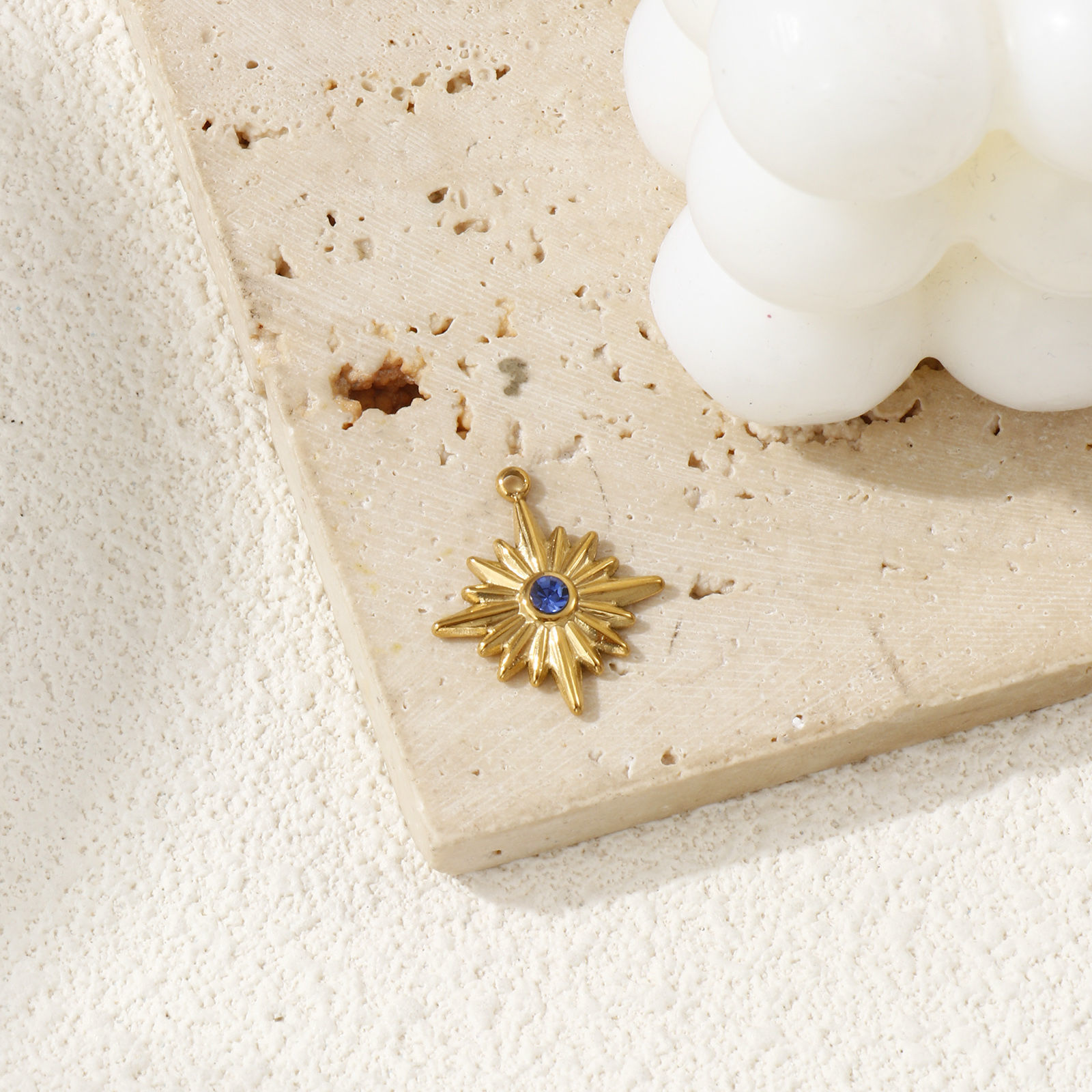Bild von 1 Stück Umweltfreundliche PVD-Vakuumbeschichtung 304 Edelstahl Galaxis Charms 18K Echtgold plattiert Stern Blau Zirkonia 22mm x 19mm
