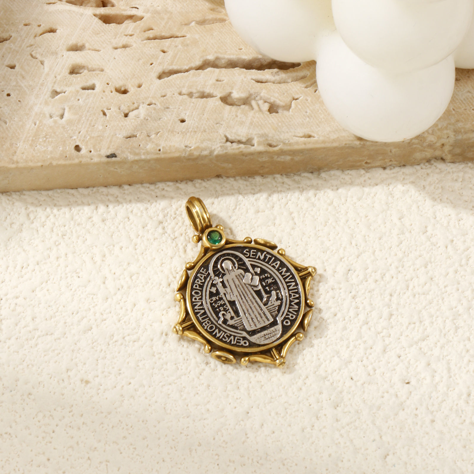 Bild von 1 Stück Messing Religiös Anhänger Antiksilber Antik Bronze Mixefarbe St. Benedikt-Medaille Doppelseitig Grün Kubischer Zirkon 3.2cm x 2.6cm