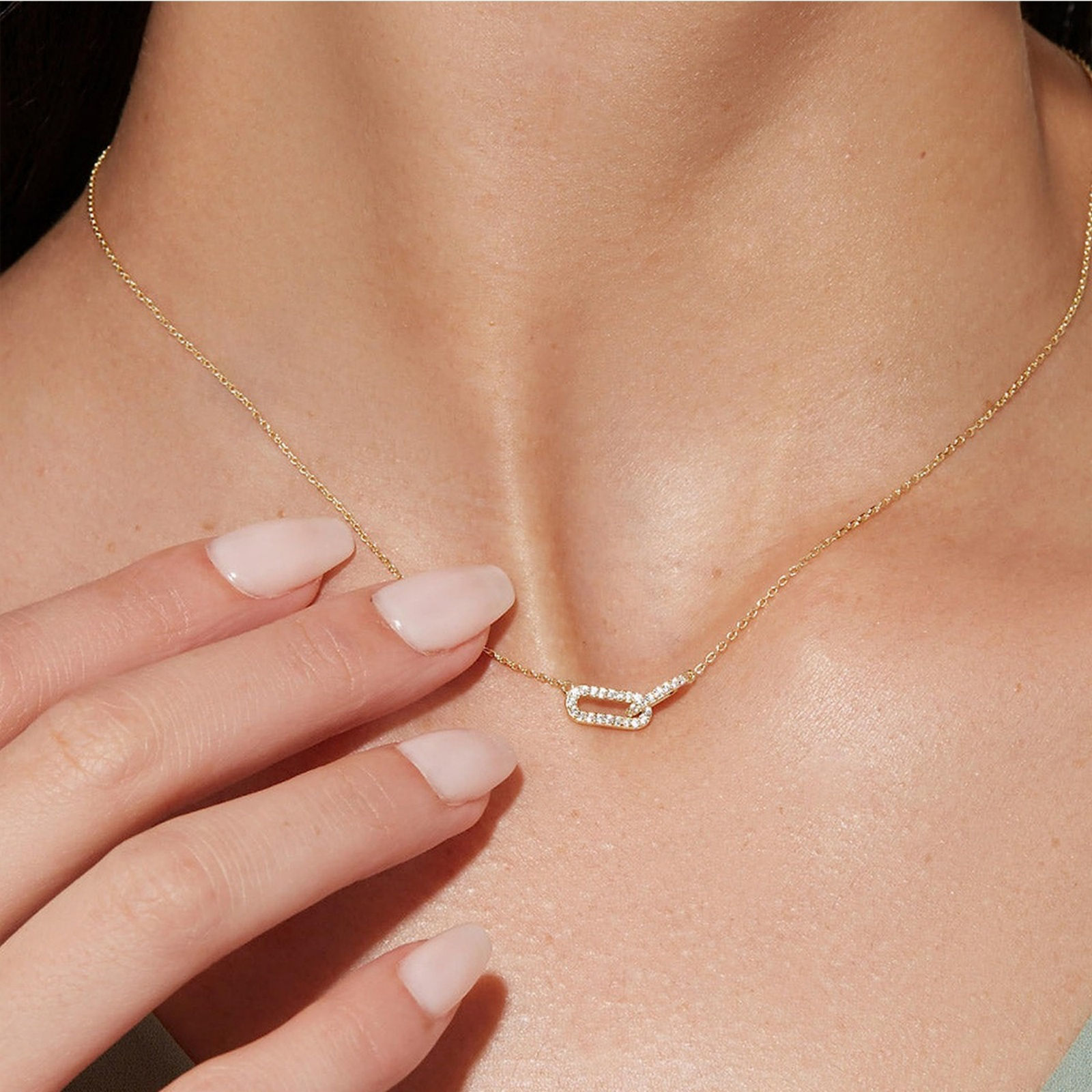 Picture of Wholesale Circle Ring Clear Cubic Zirconia Pendant Charm Necklace, 14K Gold Plated Brass Link Cable Chain, Women's Simple Stylish Gift Jewelry For Retailer, 40cm(15.7") + 5cm(2") long, 1 Piece