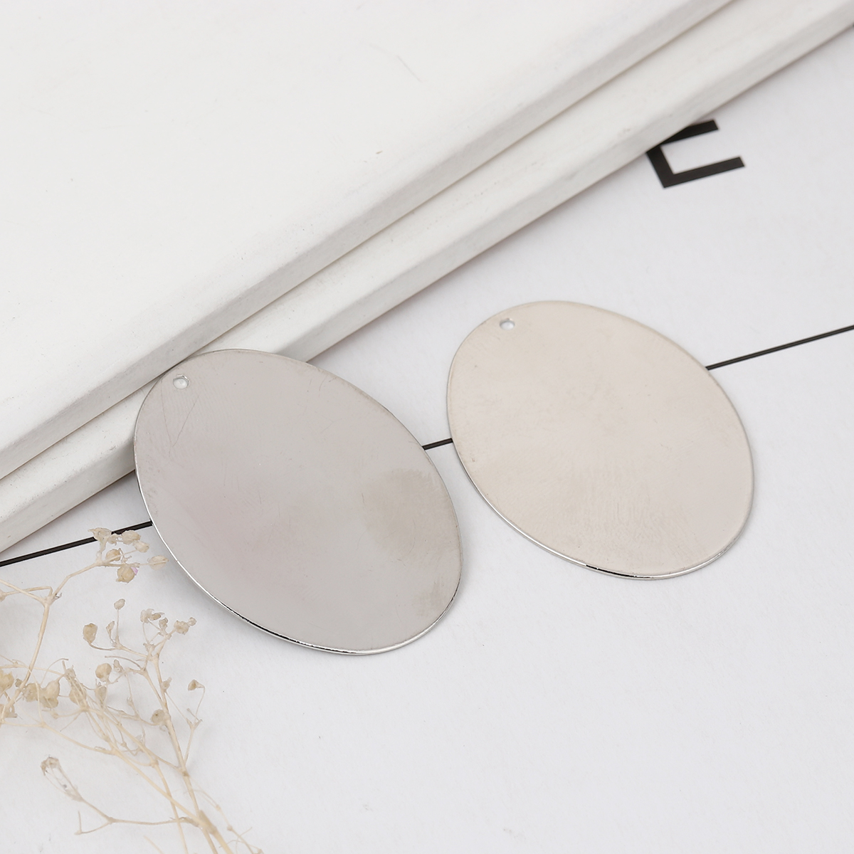 Bild von Messing Blank Anhänger Oval Silberfarbe 38mm x 28mm, 10 Stück