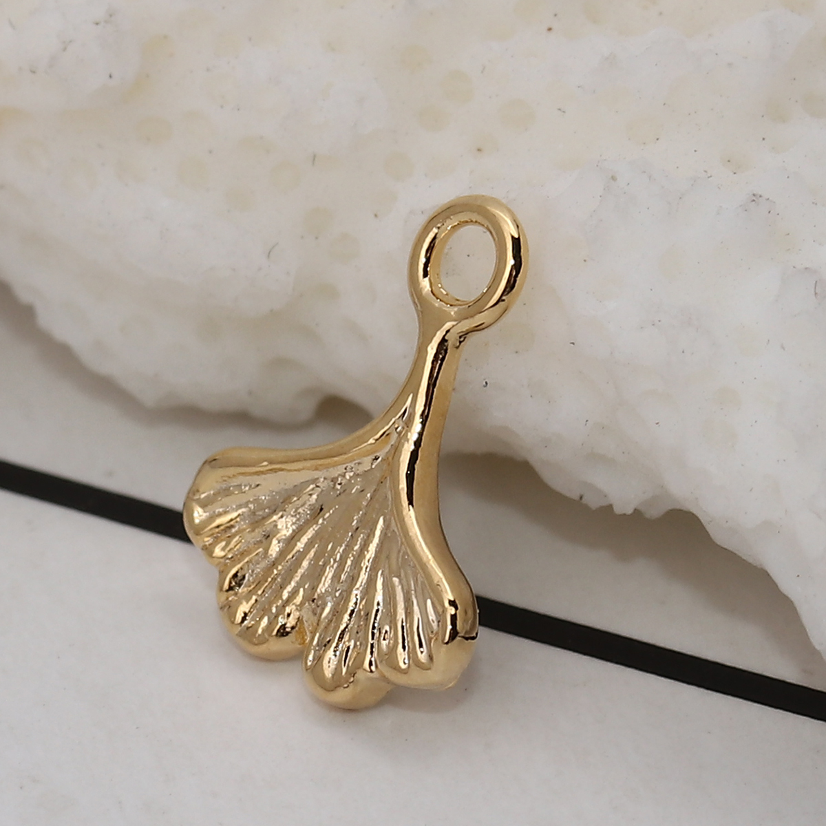 Image de Breloques en Laiton Feuille de Ginkgo Plaqué Or Véritable 11mm x 8mm, 5 Pcs