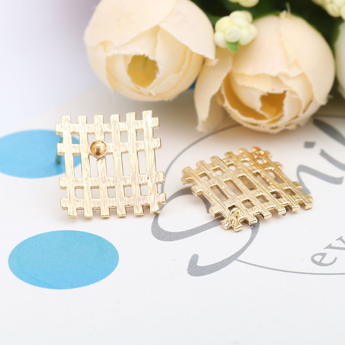 Imagen de Latón Pendientes 18K Oro Real Chapado Diamond Enrejado W/ Lazo 20mm x 20mm, Post/ Wire Size: (20 gauge), 2 Unidades