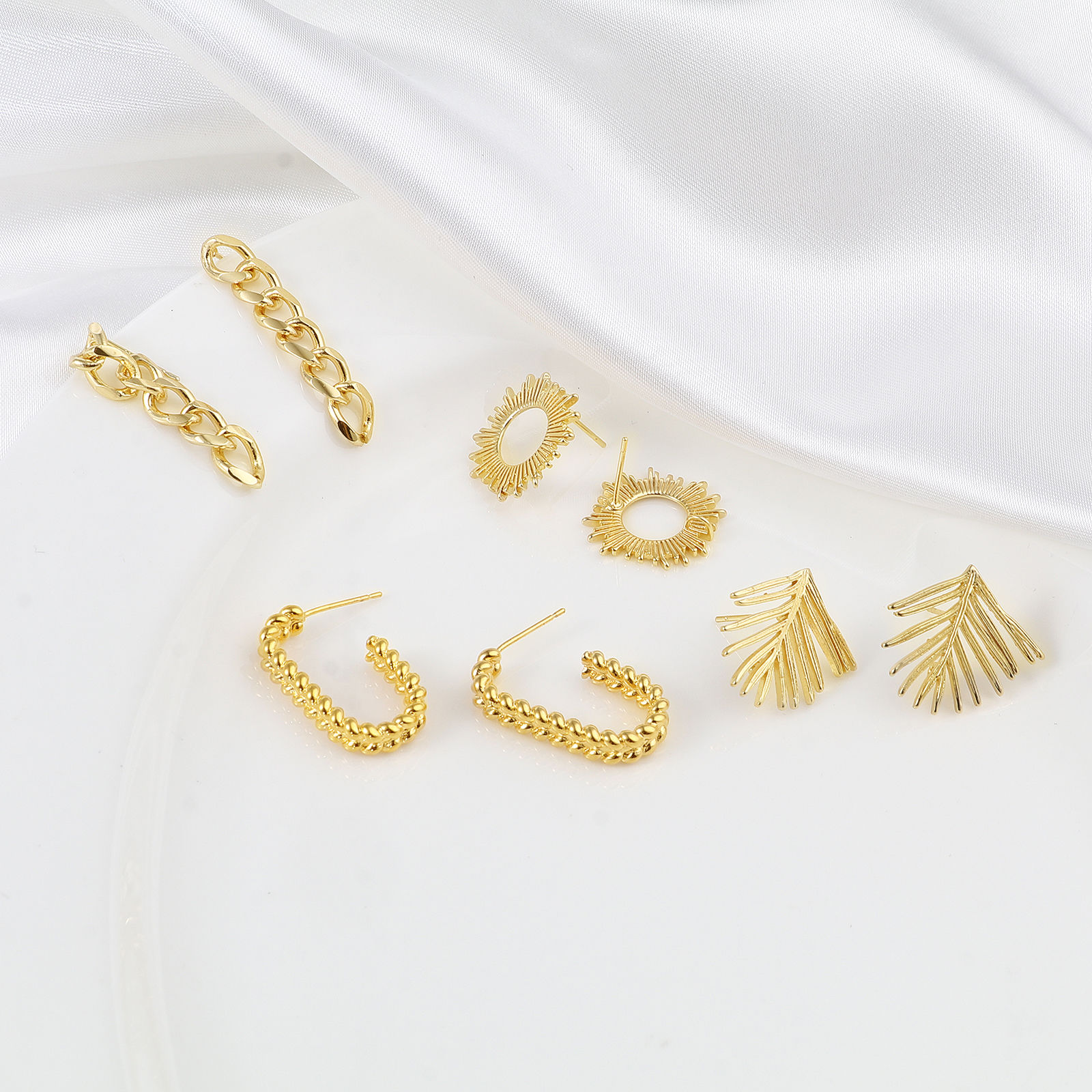 Picture of Brass Ear Post Stud Earrings 18K Real Gold Plated Post/ Wire Size: (21 gauge), 2 PCs