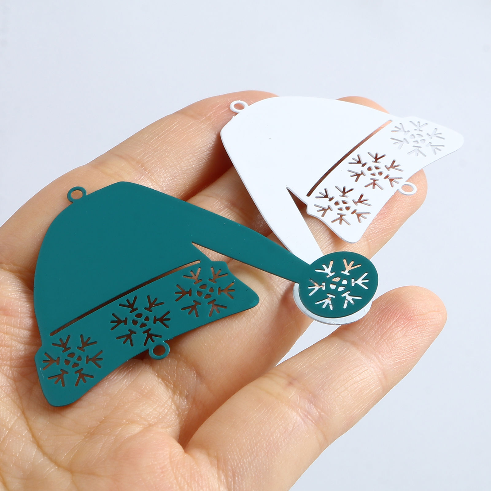 Image de Connecteurs Estampe en Filigrane en Laiton Chapeau de Noël Multicolore Flocon de Neige Laqué 5.2cm x 4.5cm, 5 Pcs