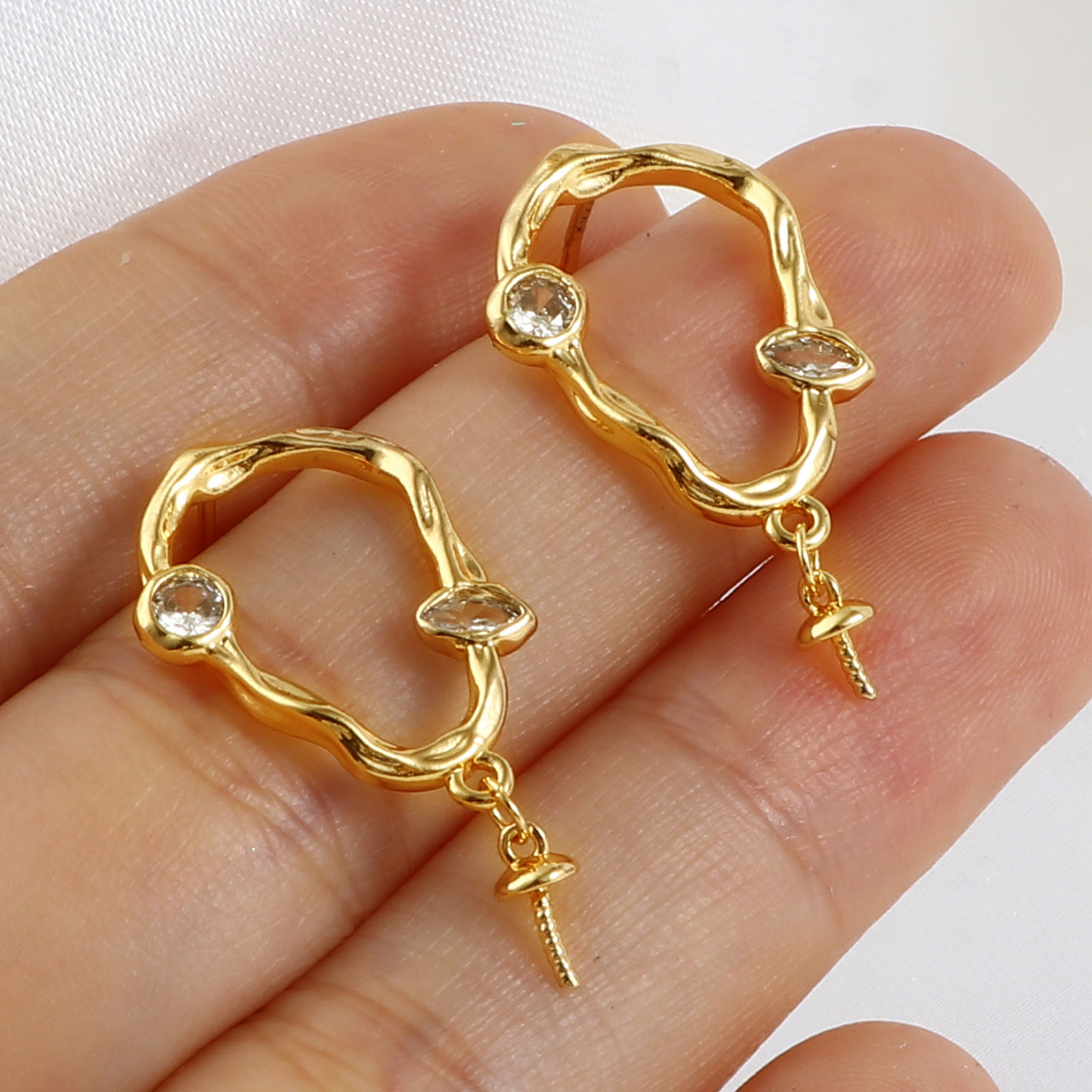 Image de Boucles d'Oreilles Puces Micro Pave en Laiton Plaqué Or Véritable 18K à Strass Transparent Epaisseur de Fil: (21 gauge), 2 Pcs