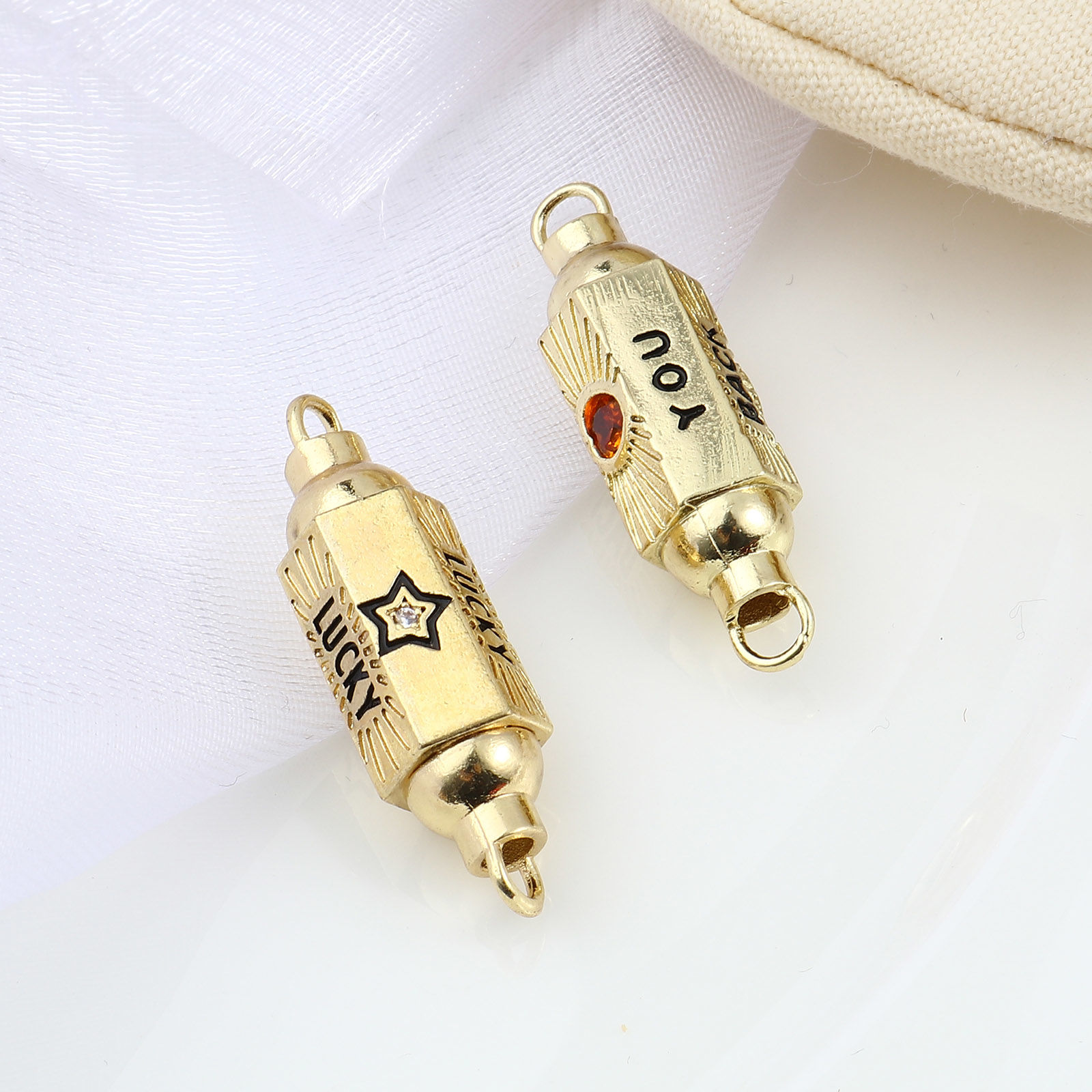 真鍮 コネクター 六角プリズム 金メッキ 多色 エナメル 1 個 の画像
