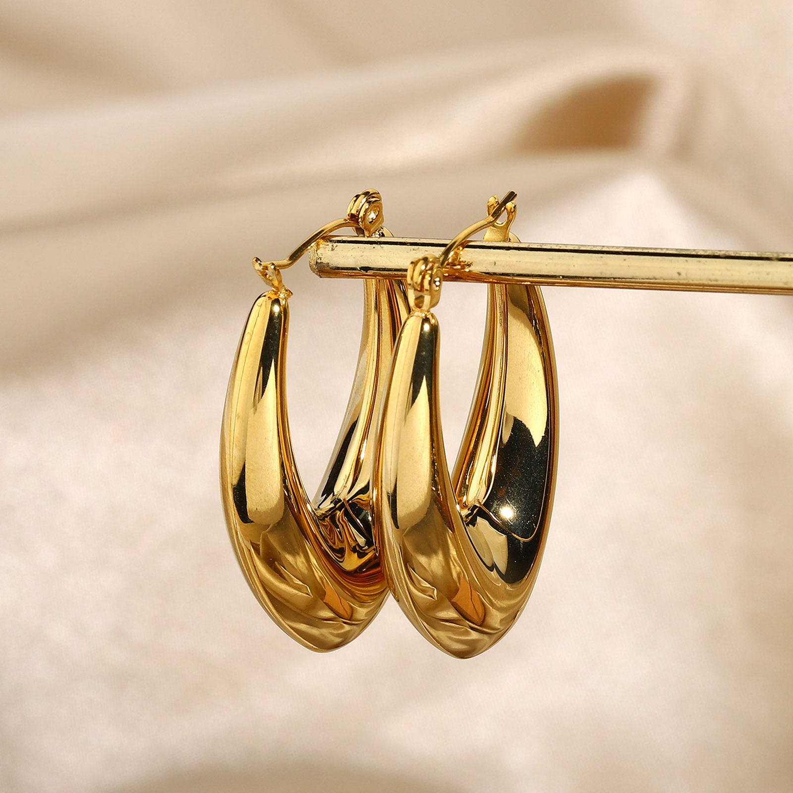 Picture of Eco-friendly Simple & Casual Ins Style 18K Real Gold Plated 304 Stainless Steel Geometric Hoop Earrings For Women