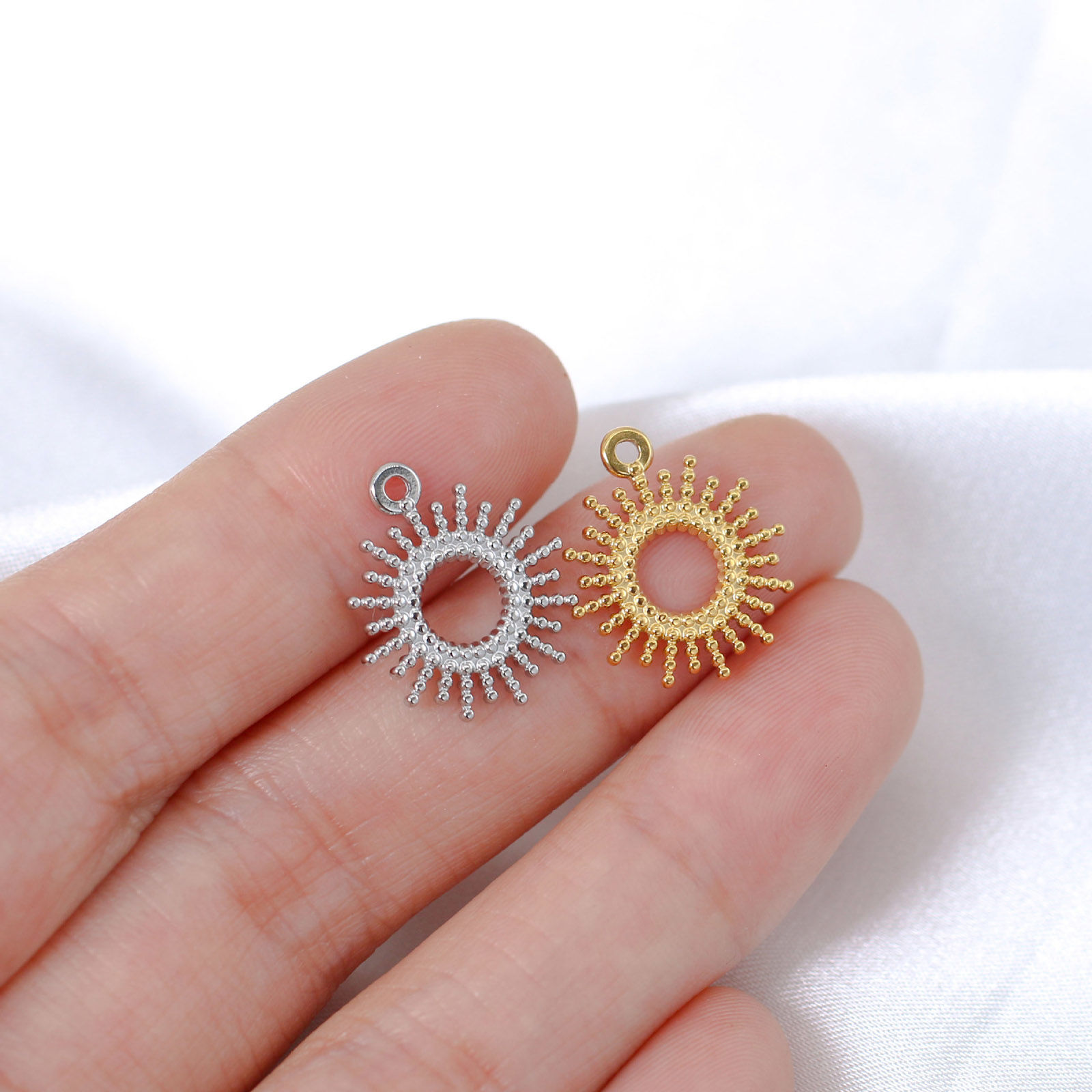 Image de Breloques en 304 Acier Inoxydable Soleil Multicolore Fleurs de Soleil Creux 18mm x 15mm , 1 Pièce