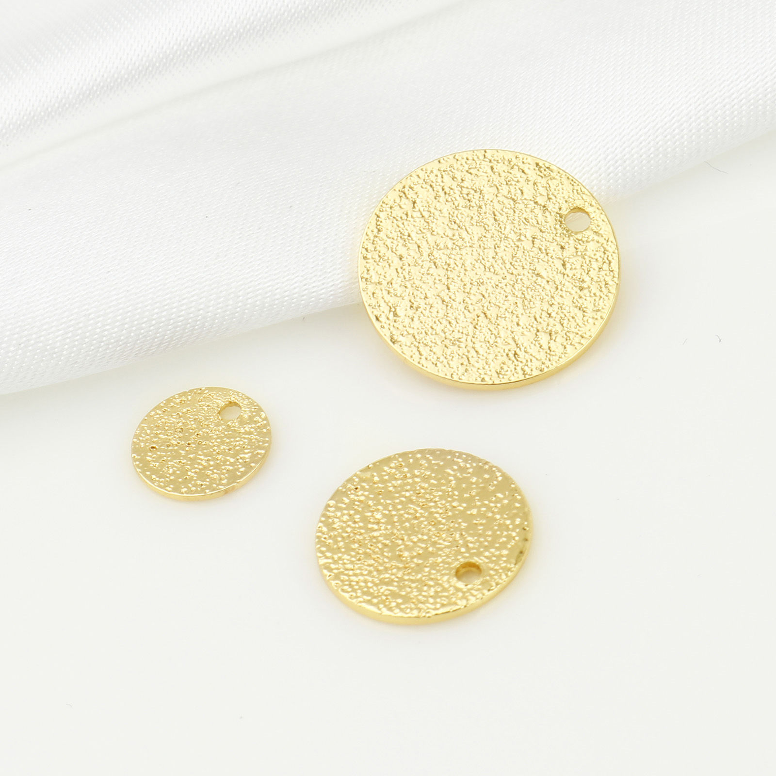 Image de Breloques en Laiton Rond Plaqué Or Véritable Amas Stellaire 10 Pcs
