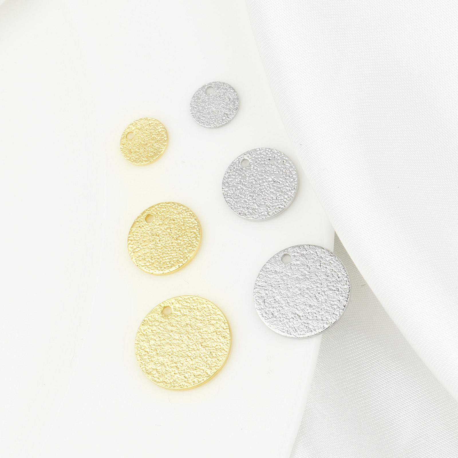 Image de Breloques en Laiton Rond Plaqué Or Véritable Amas Stellaire 10 Pcs