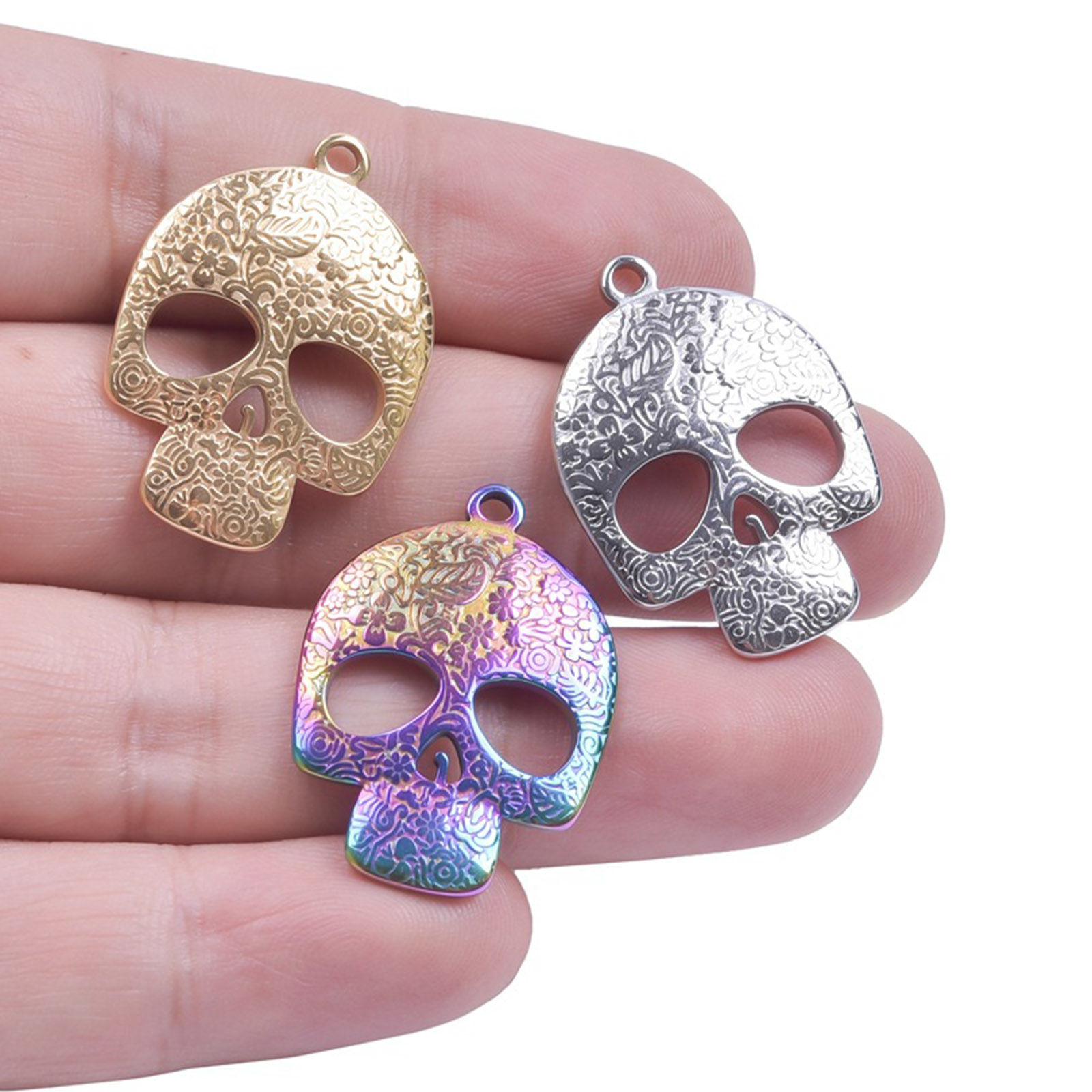 Bild von Edelstahl Halloween Charms Schädel Bunt Geschnitzte Muster Hohl 2 Stück