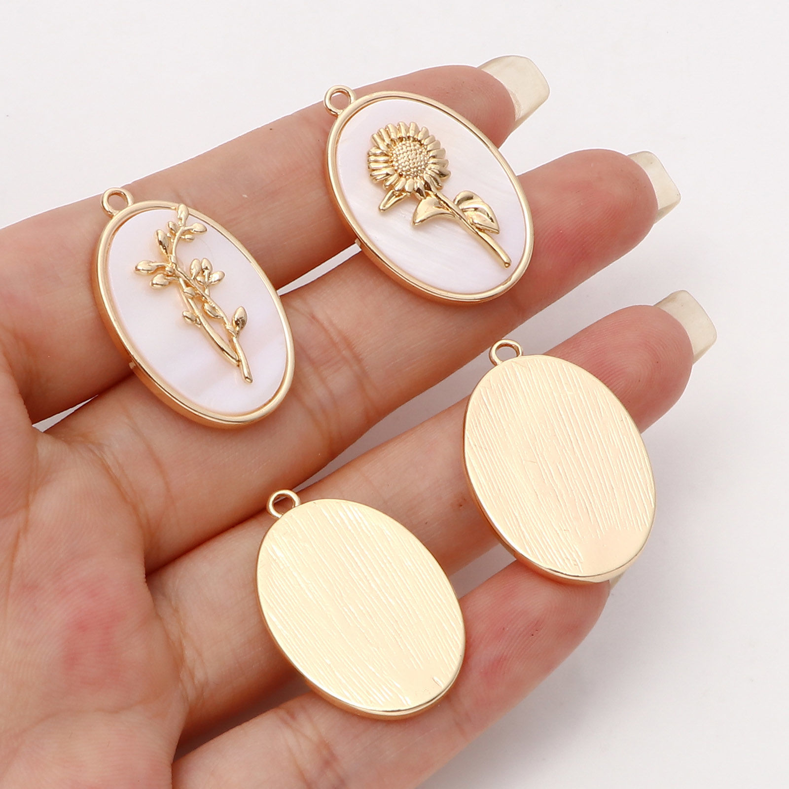 Bild von 1 Stück Natürliche Muschel & Messing Geburtsmonat Blume Charms Echtgold plattiert Weiß Oval 27mm x 18mm