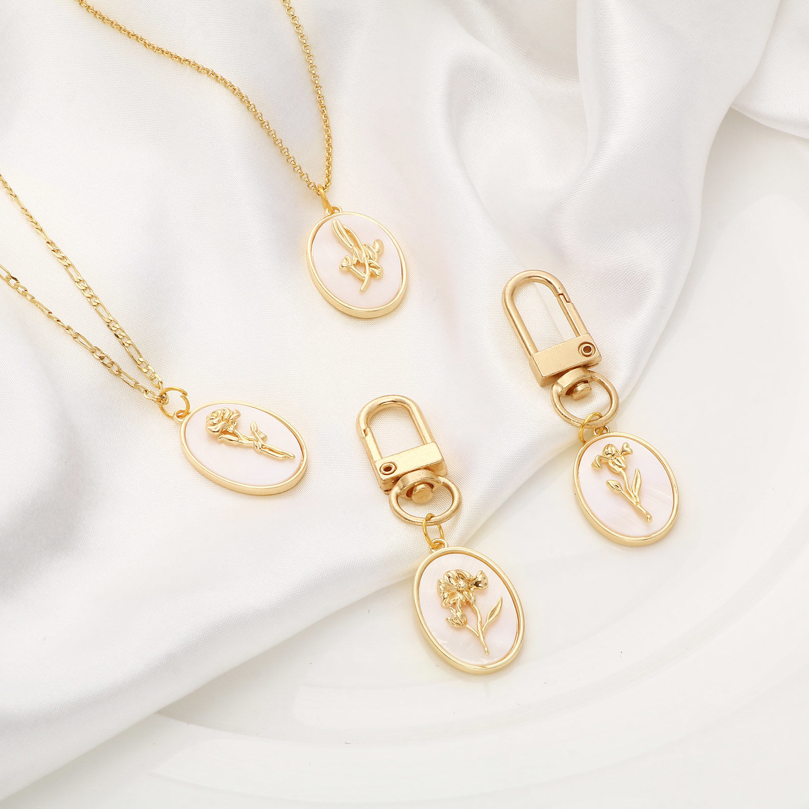 Bild von 1 Stück Natürliche Muschel & Messing Geburtsmonat Blume Charms Echtgold plattiert Weiß Oval 27mm x 18mm
