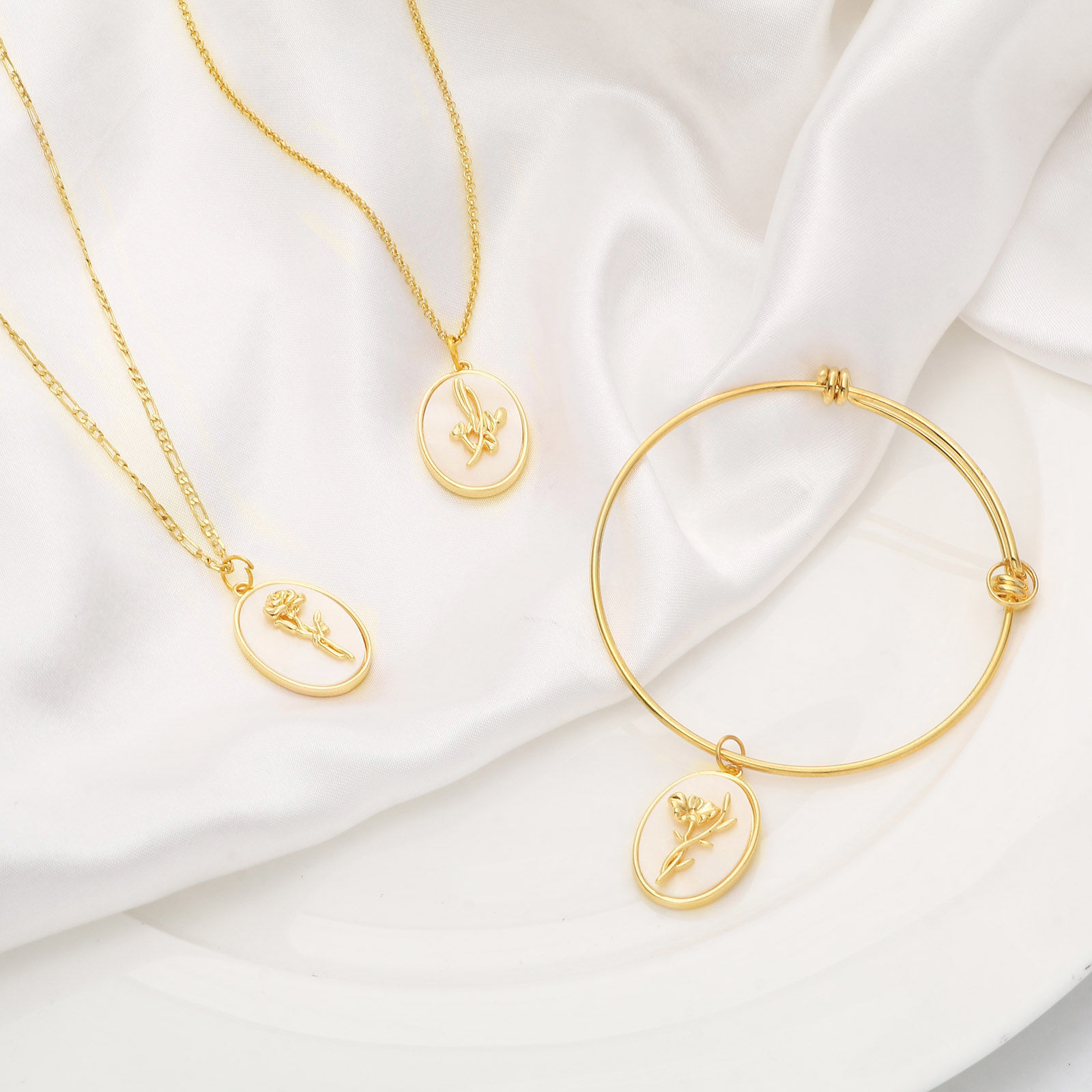 Bild von 1 Stück Natürliche Muschel & Messing Geburtsmonat Blume Charms Echtgold plattiert Weiß Oval 27mm x 18mm
