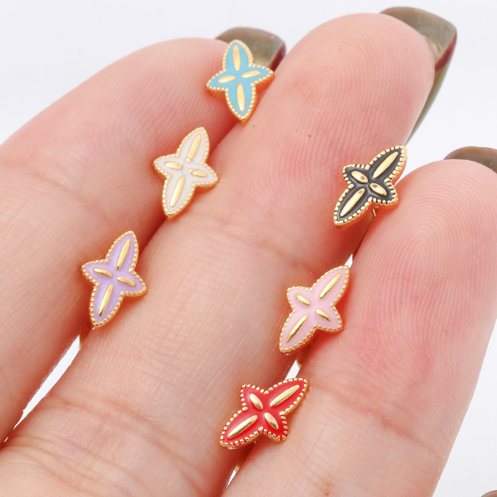 316ステンレス鋼 宗教 ピアスイヤリング 金メッキ 多色 クロス エナメル 8.3mm x 5.2mm、ワイヤーサイズ: （21号）、1 ペア の画像