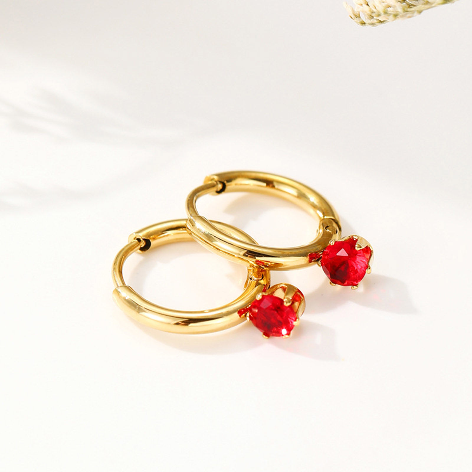 Imagen de Respetuoso del Medio Ambiente Dulce & Lindo Elegante 14K Oro Real Chapado 304 Acero Inoxidable & Circón Artificial Ronda Pendientes Círculos Para Mujeres Cumpleaños 1 Par