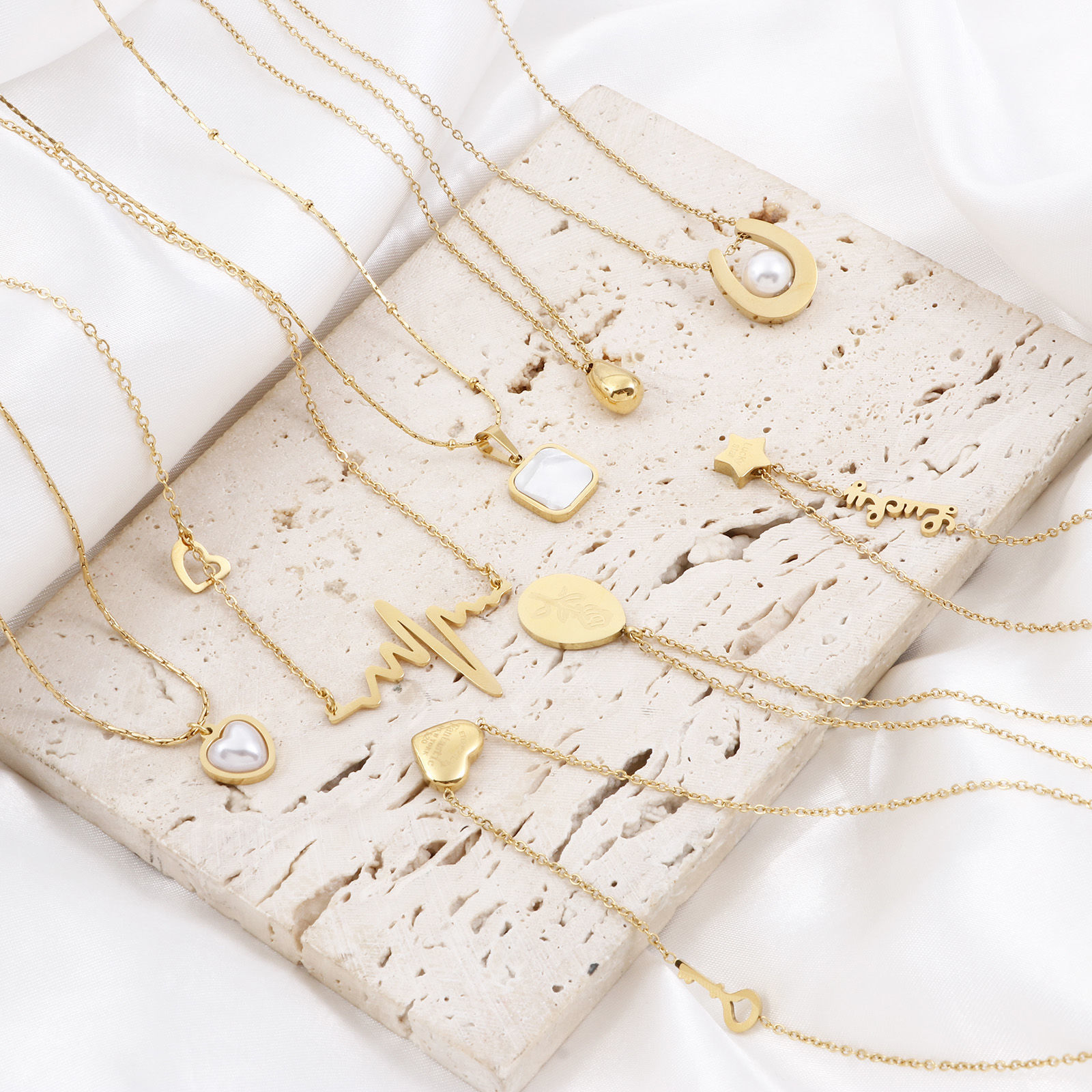 Picture of 304 Stainless Steel Stylish Link Chain Necklace 18K Gold Plated White Heart Imitation Pearl