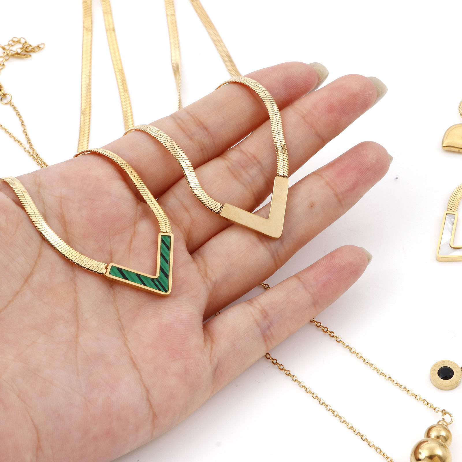 Image de Colliers Chaînes en 304 Acier Inoxydable Élégant Plaqué Or 18K Forme V 1 Pièce