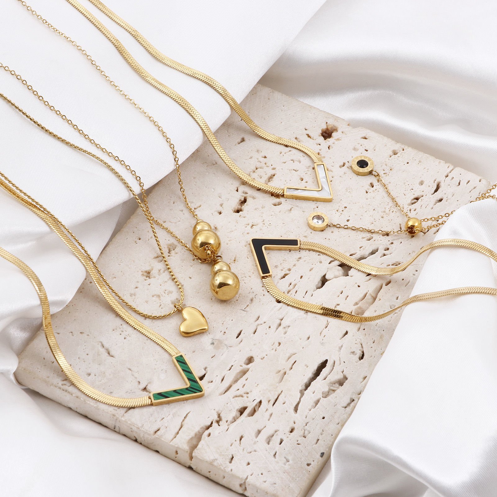 Image de Colliers Chaînes en 304 Acier Inoxydable Élégant Plaqué Or 18K Forme V 1 Pièce