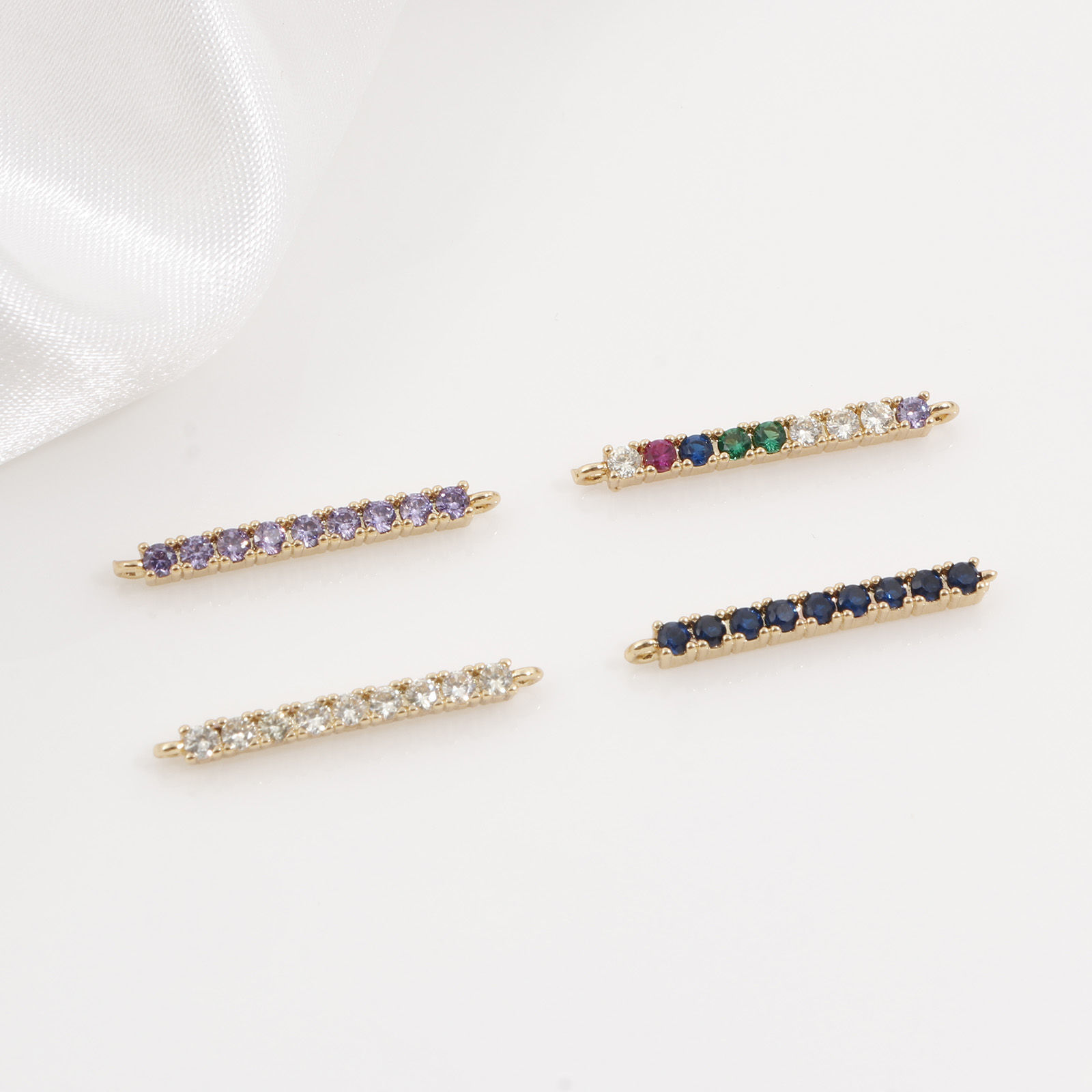 真鍮 コネクター ペンダント チャーム 金メッキ ストライプ マイクロパヴェ 多色ジルコン 24mm x 2mm、 1 個 の画像