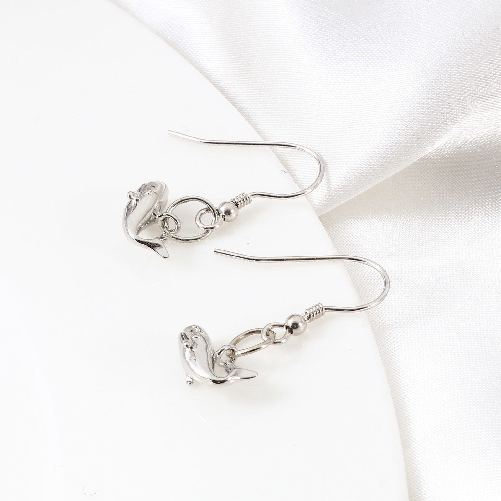 Image de Breloques Bijoux d'Océan en Laiton Baleine Plaqué Or Véritable 3D 12mm x 8mm, 2 Pcs