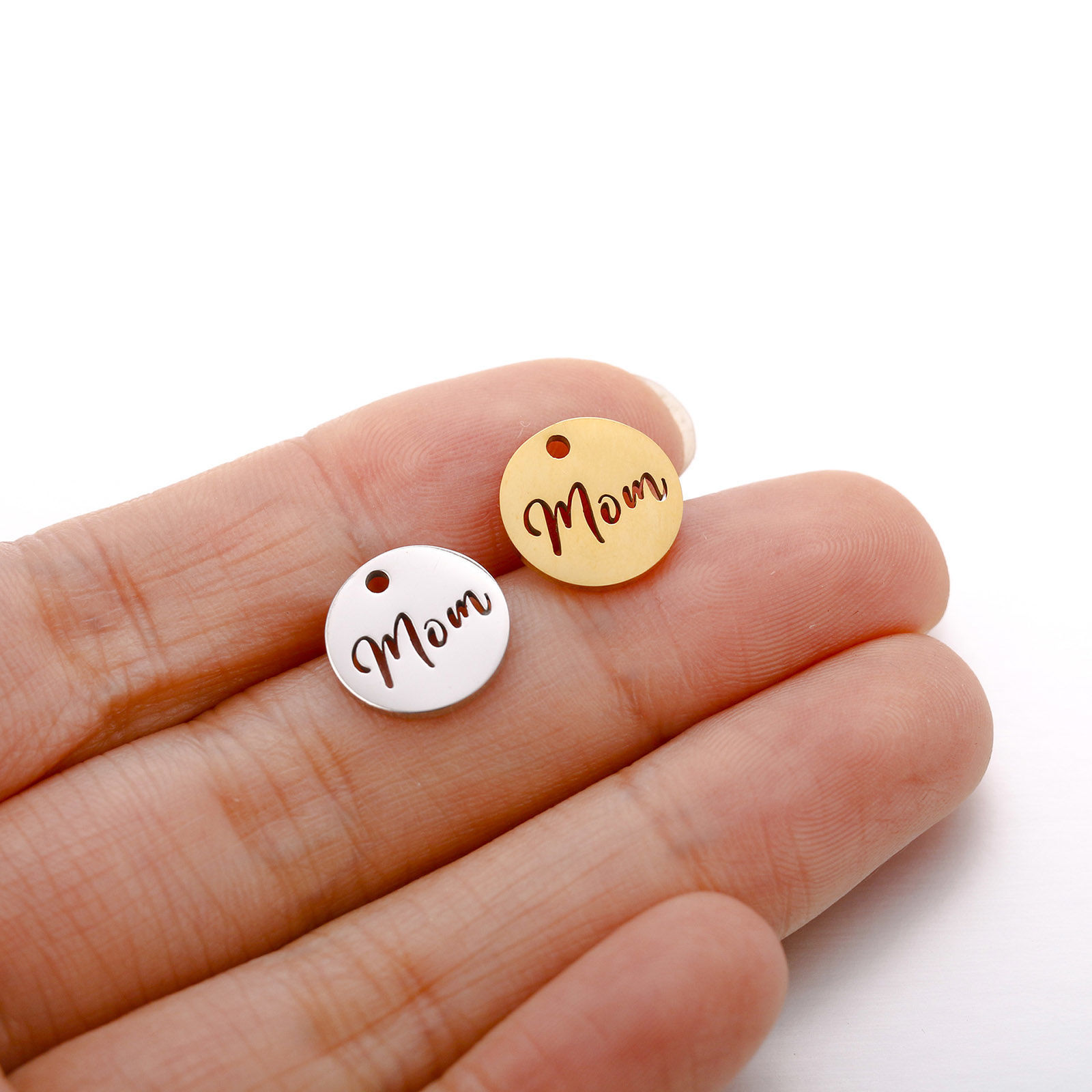 Immagine di Ecologico 304 Acciaio Inossidabile Festa Della Mamma Charms Tondo Multicolore Messaggio " Mom " Filigrana 12mm Dia., 5 Pz