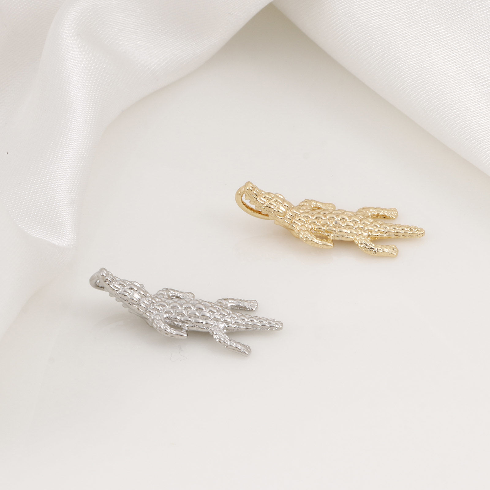 Picture of Brass Charms Real Gold Plated Crocodile Animal 3D 20mm x 20mm