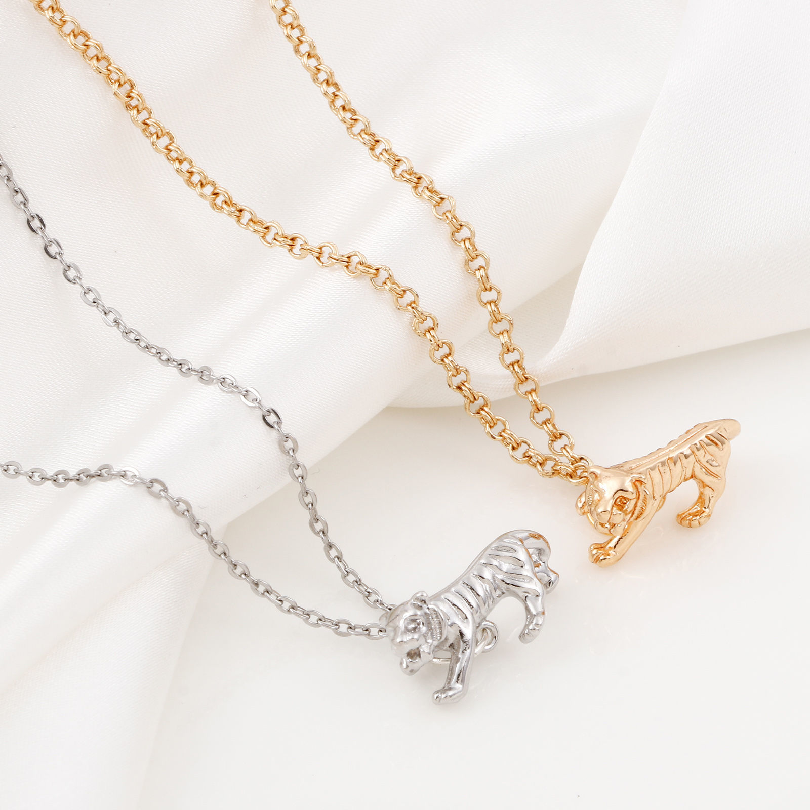 Picture of Brass Charms Real Gold Plated Tiger Animal 3D 21mm x 11mm