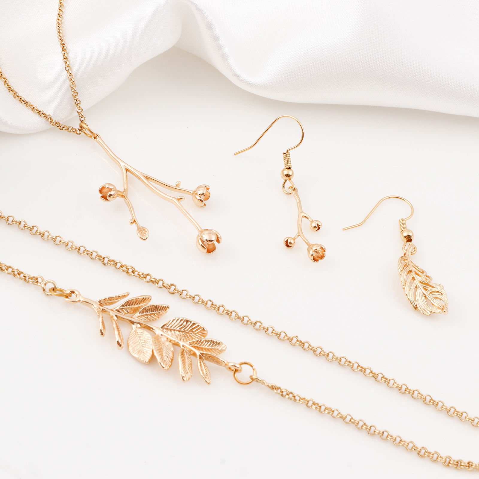 Bild von Messing Anhänger 18K Echtgold plattiert Blumen Blätter 3D 2 Stück