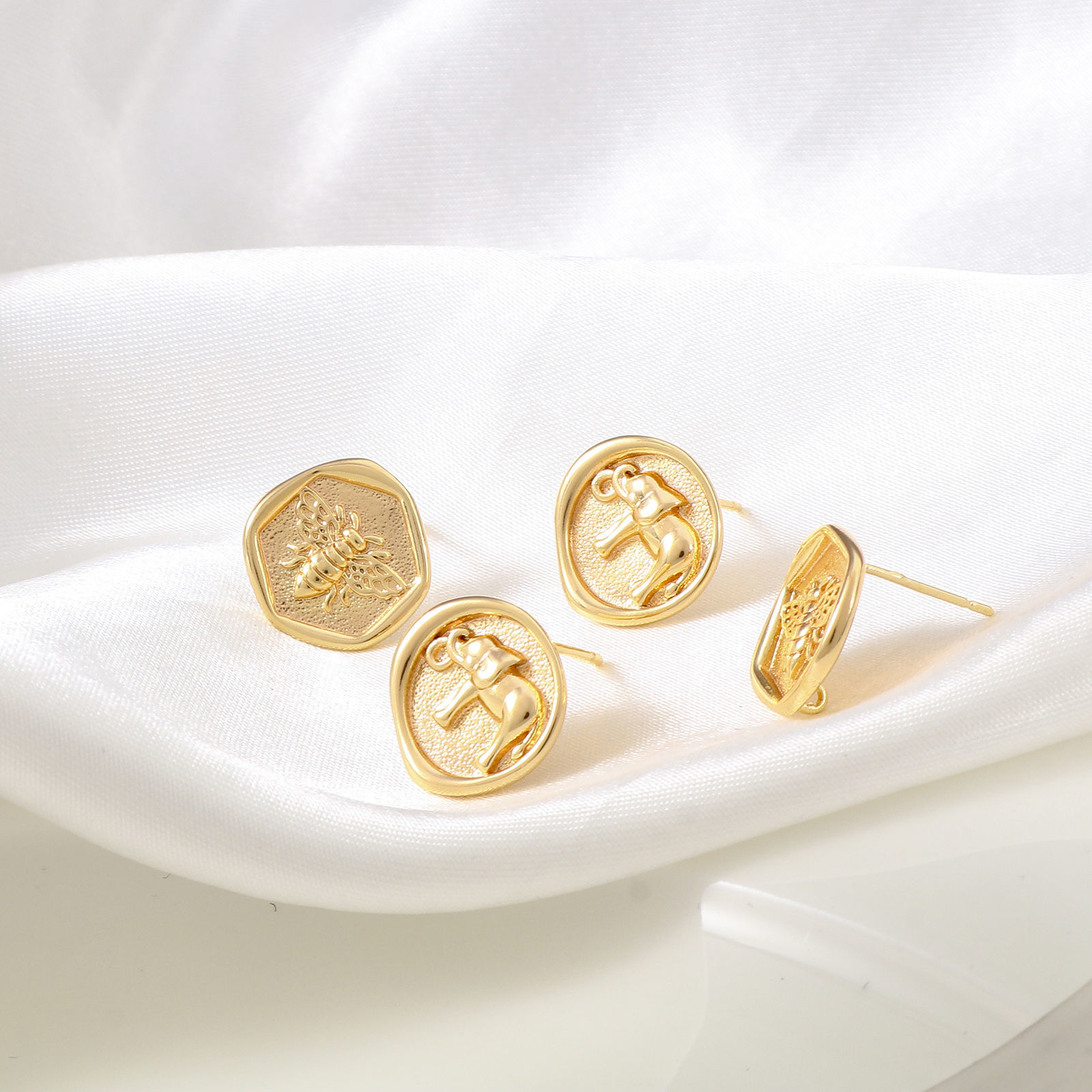 Bild von Messing Ohrring Ohrstecker 18K Echtgold plattiert Elefant Insekt Message " Mit Öse " 14mm x 14mm, Drahtstärke: (20 gauge), 2 Stück
