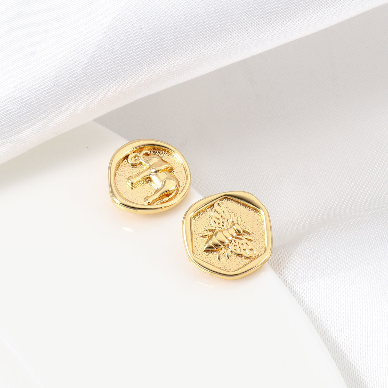 Bild von Messing Ohrring Ohrstecker 18K Echtgold plattiert Elefant Insekt Message " Mit Öse " 14mm x 14mm, Drahtstärke: (20 gauge), 2 Stück