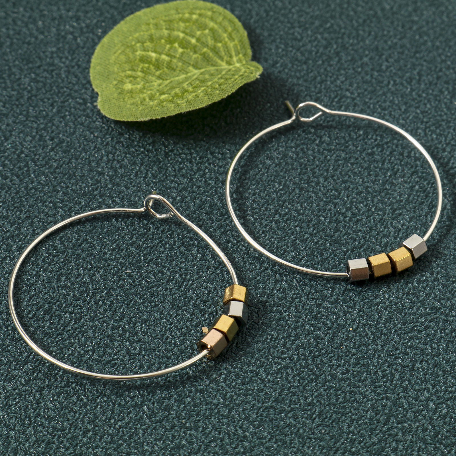 Immagine di Placcatura Sottovuoto Ecologica 304 Acciaio Inossidabile Perline per la Creazione di Gioielli con Ciondoli Fai-da-te Prisma Esagonale Multicolore 3mm x 2.5mm, Buco: Circa 1.5mm, 10 Pz