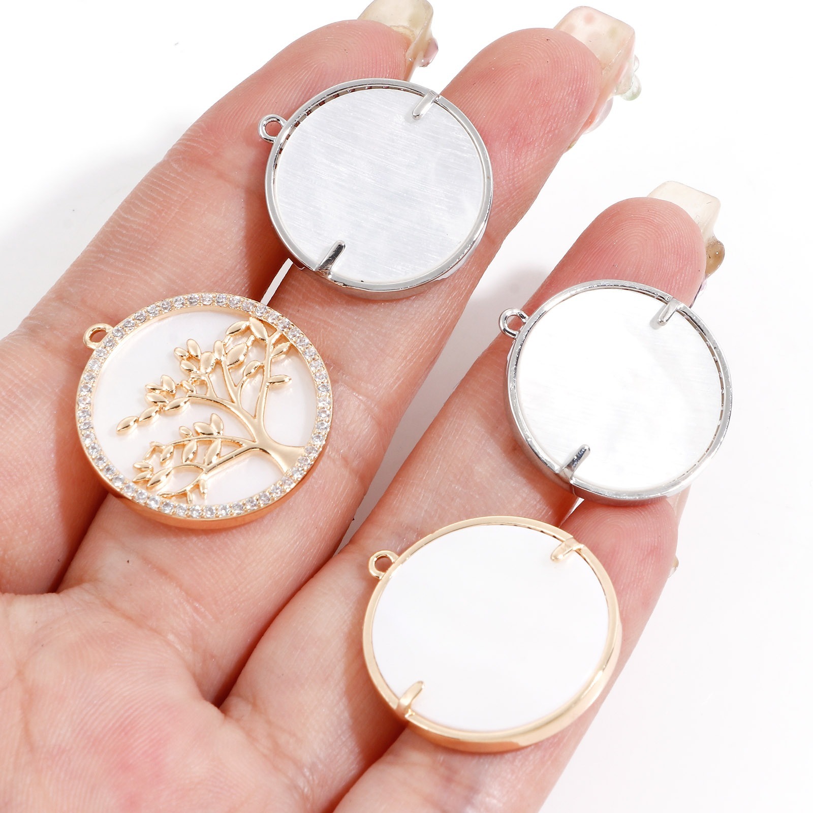Imagen de Concha + Latón Colgantes Charms Ronda Oro Real Chapado Árbol Micro Pave Claro Circón Artificial 1 Unidad