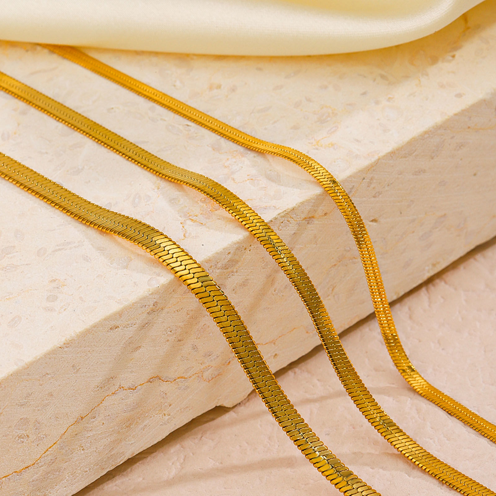 Immagine di Placcatura Sottovuoto Ecologica Elegante Semplice Placcato Oro 18K 304 Acciaio Inossidabile Catena di Serpente Braccialetti Per Donne Festa 1 Pz