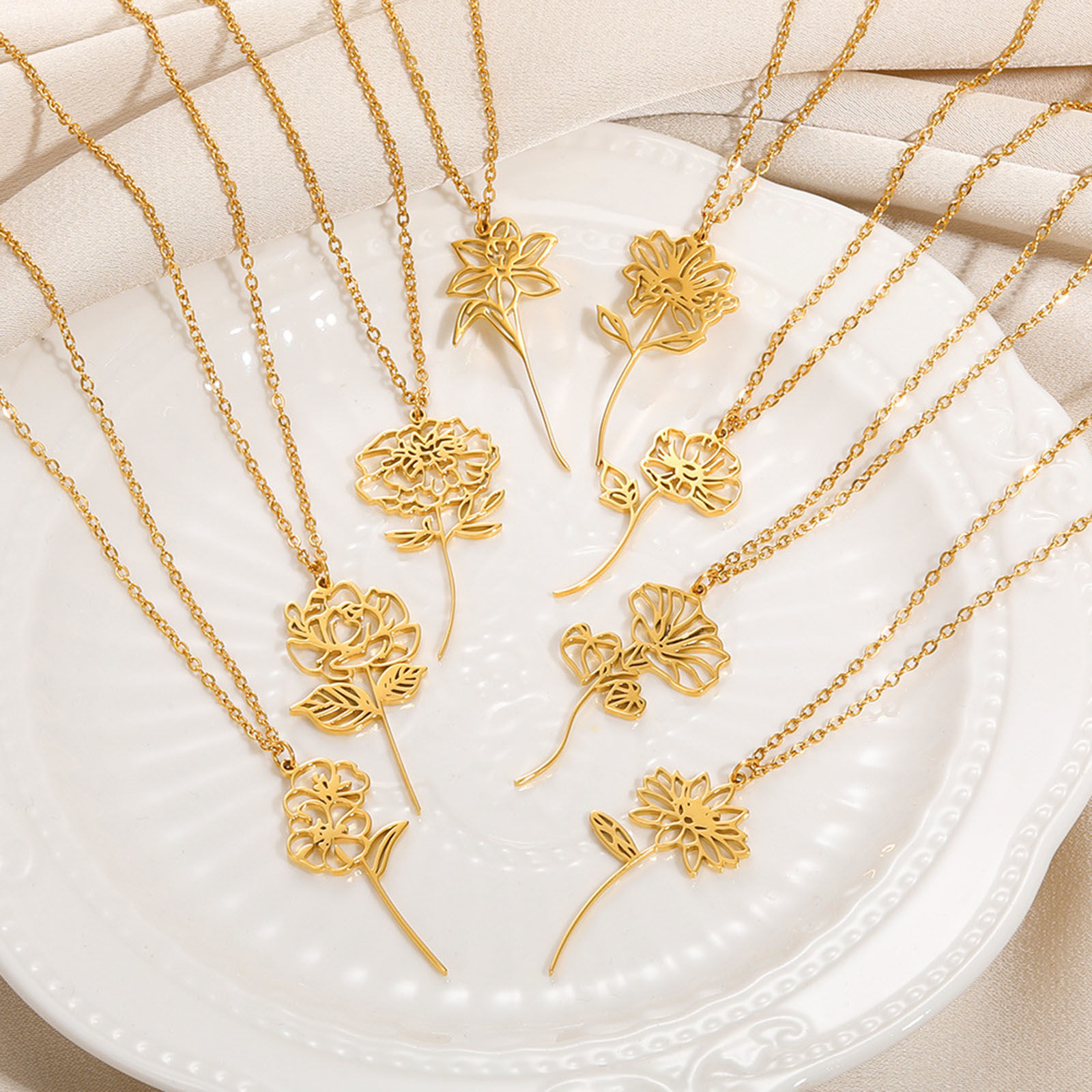 Imagen de 304 Acero Inoxidable Flor del Mes de Nacimiento Collares Chapado en Oro Hueco 38cm longitud, 1 Unidad