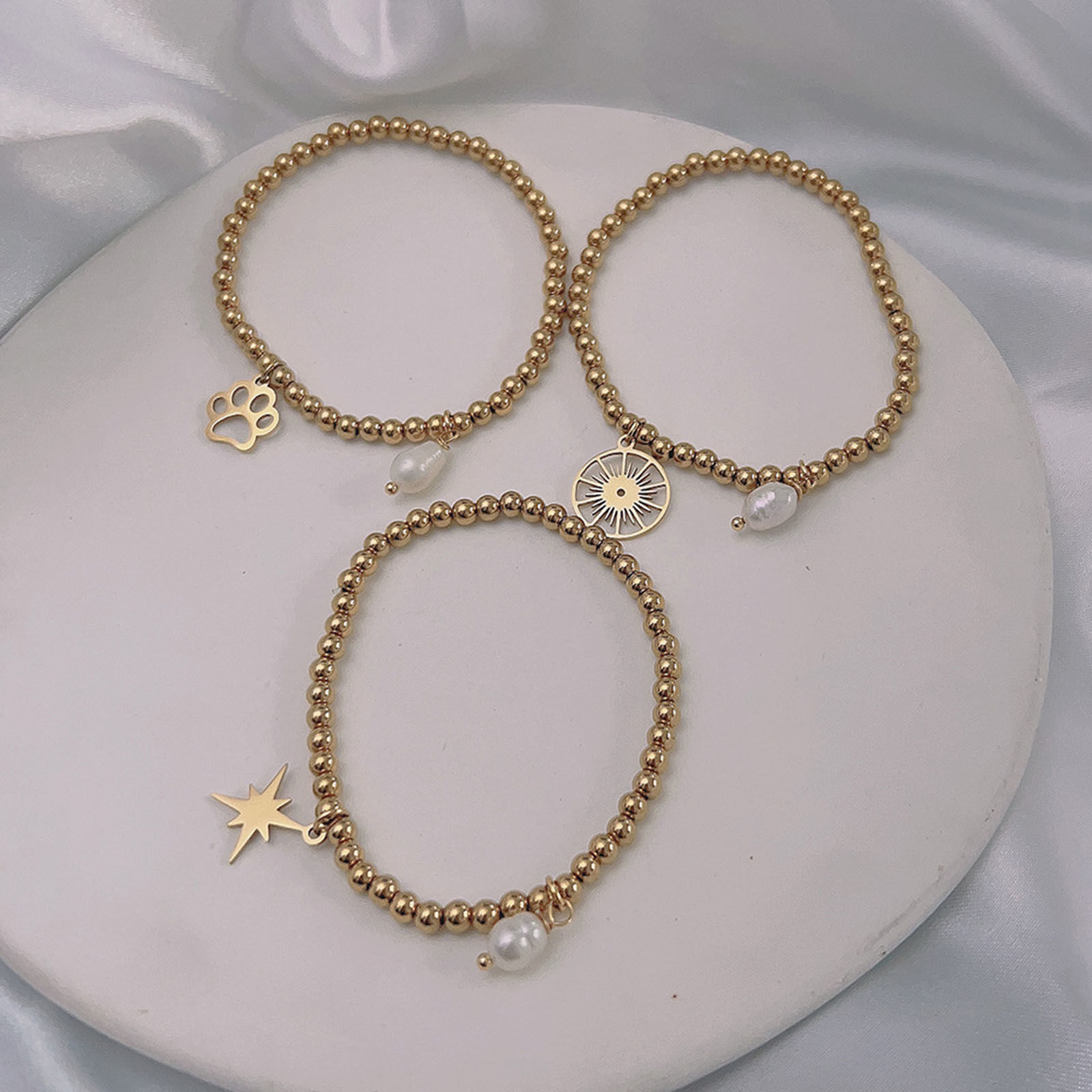 Bild von Umweltfreundlich Elegant Einfach 18K Gold plattiert 304 Edelstahl & Naturperle Halbmond Schmetterling Elastisch Charm-Armbänder Für Frauen Jubiläum 1 Strang