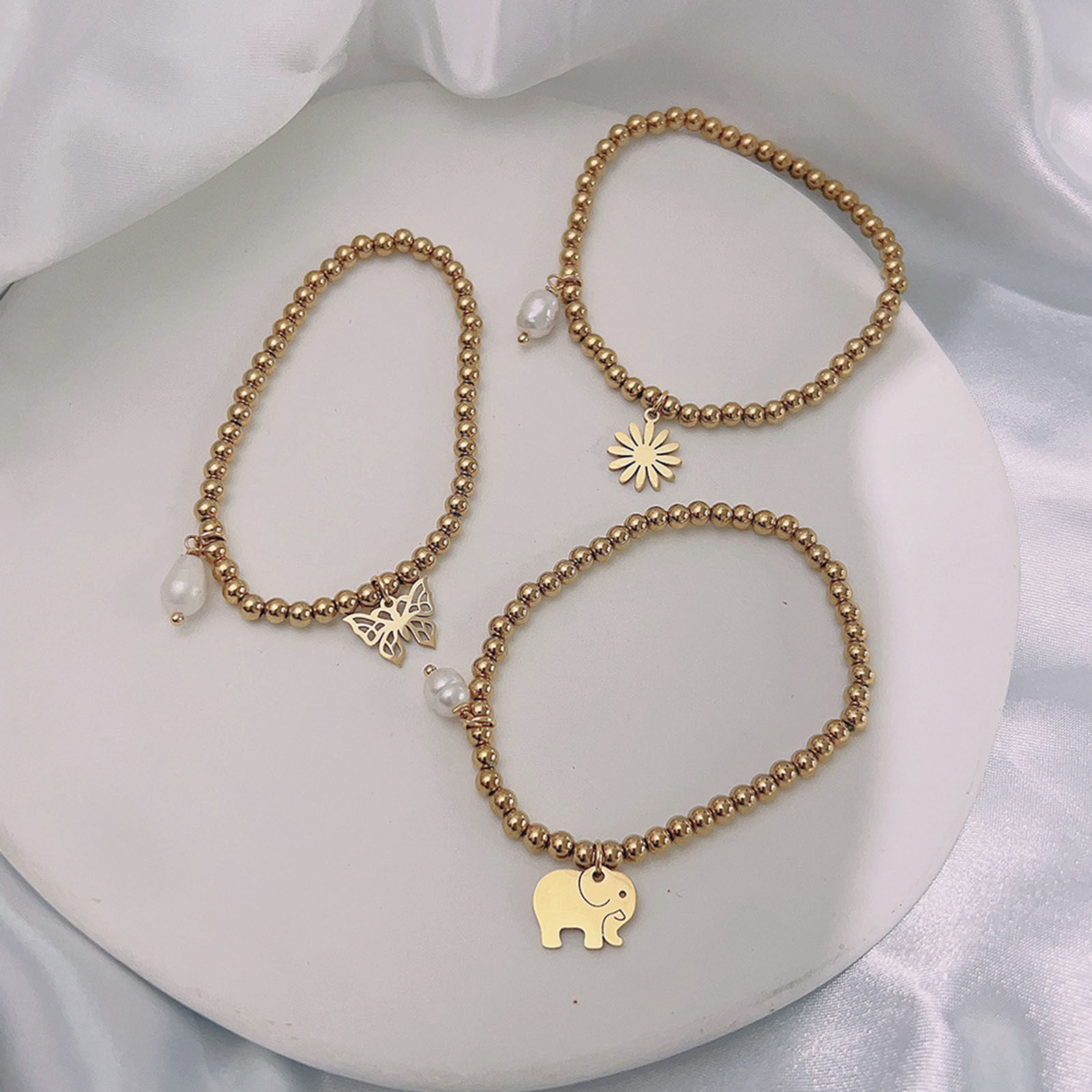 Bild von Umweltfreundlich Elegant Einfach 18K Gold plattiert 304 Edelstahl & Naturperle Halbmond Schmetterling Elastisch Charm-Armbänder Für Frauen Jubiläum 1 Strang
